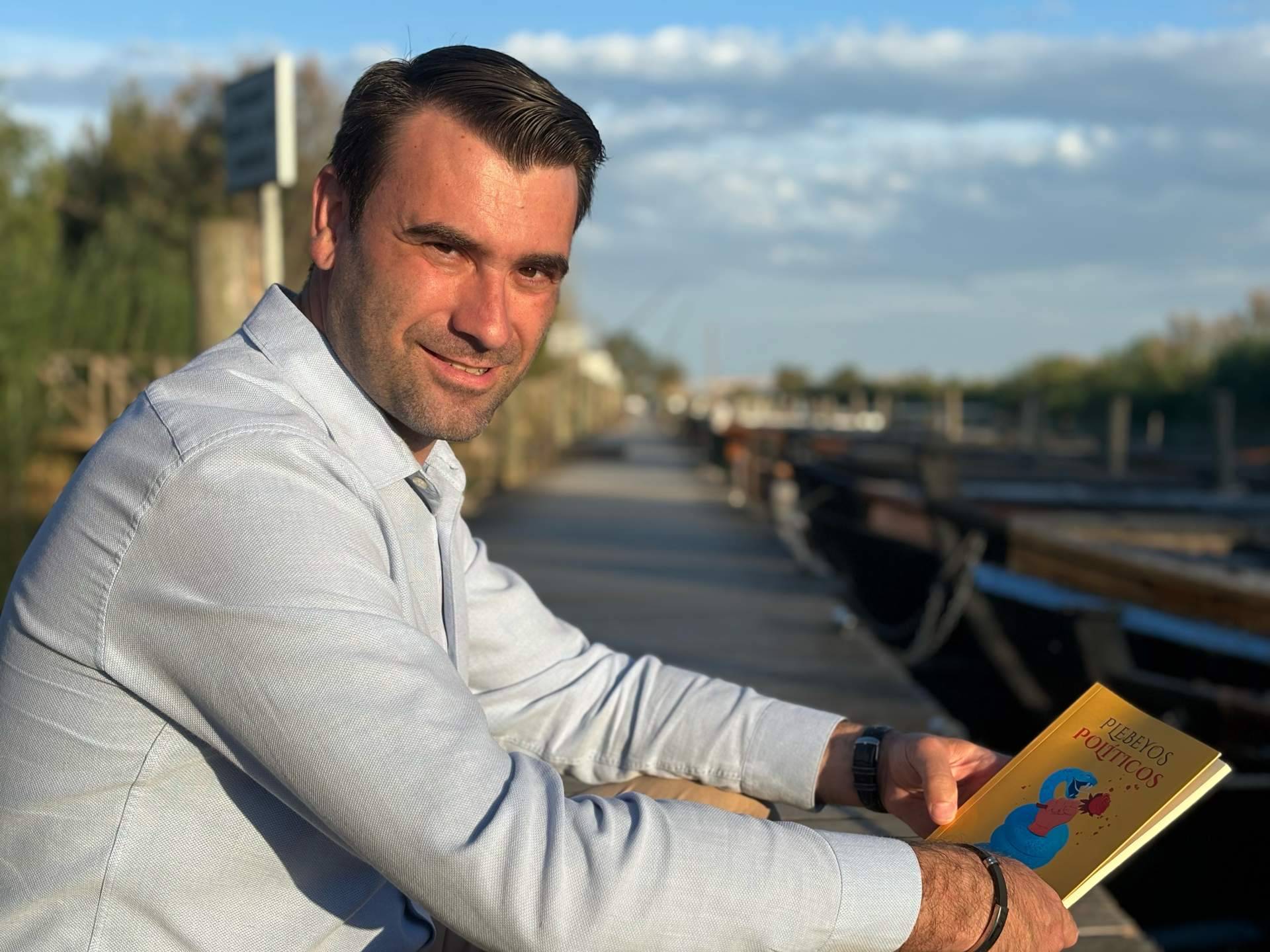 Alejandro Alonso Bargues publica ‘Plebeyos políticos’, un ensayo político que cuestiona la eficacia del comunismo y el socialismo.