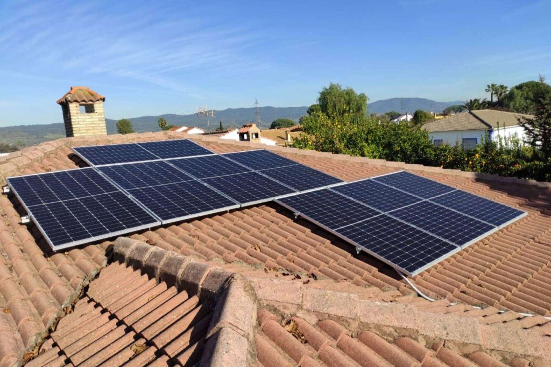 Instalación de placas solares con los expertos de Electroenergy en toda España