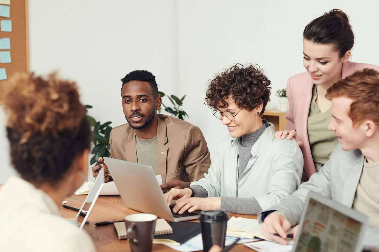 ¿Dónde encontrar estudiantes y profesionales para prácticas en empresas?