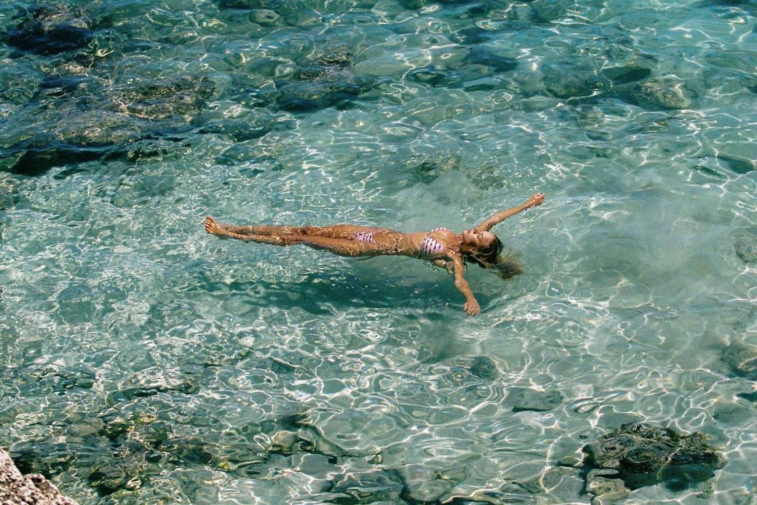 Inalbis revoluciona el verano 2024 con sus New Arrivals en bikinis