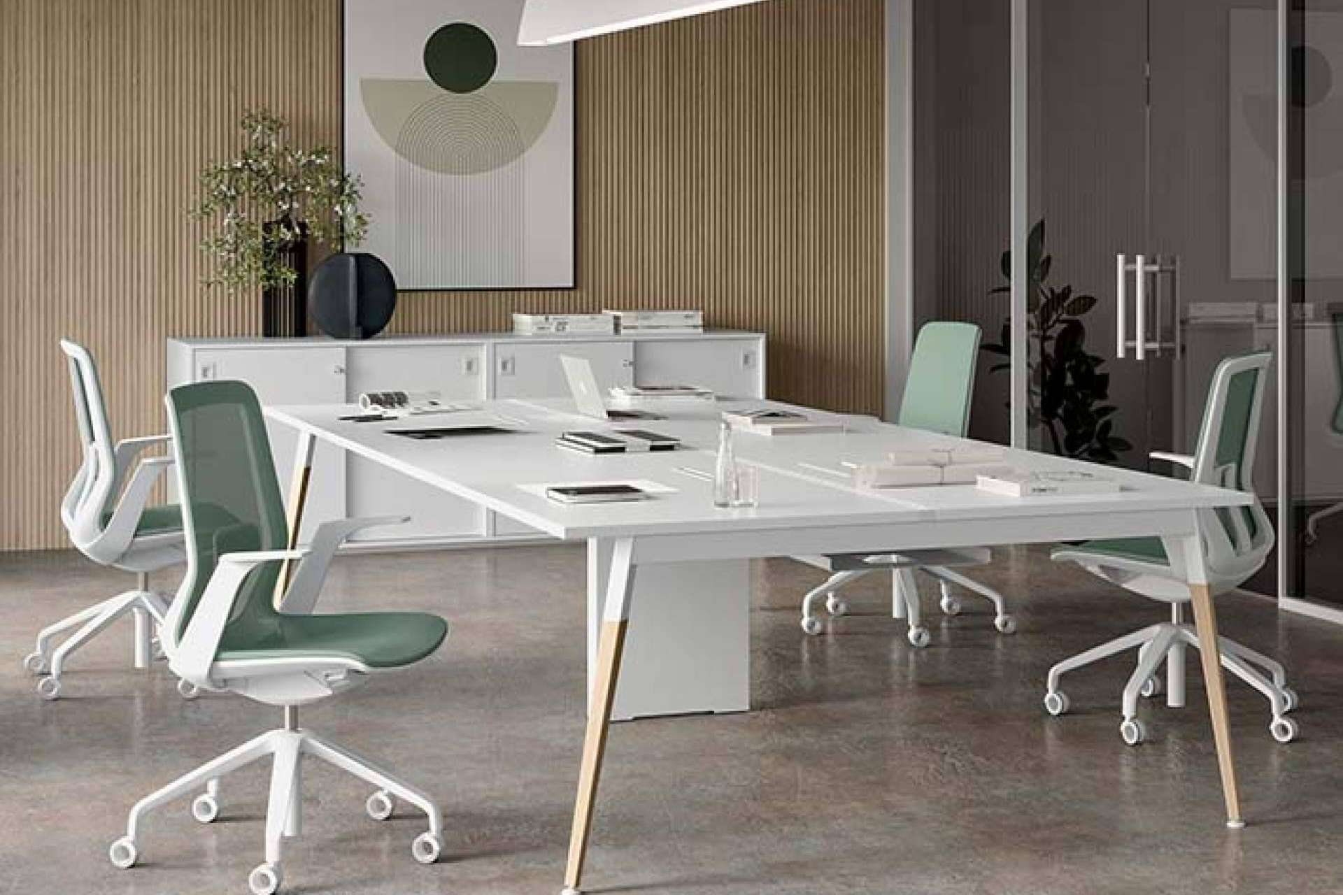 Las sillas ergonómicas ajustables de Mobiliar ofrecen comodidad y apoyo durante la jornada laboral