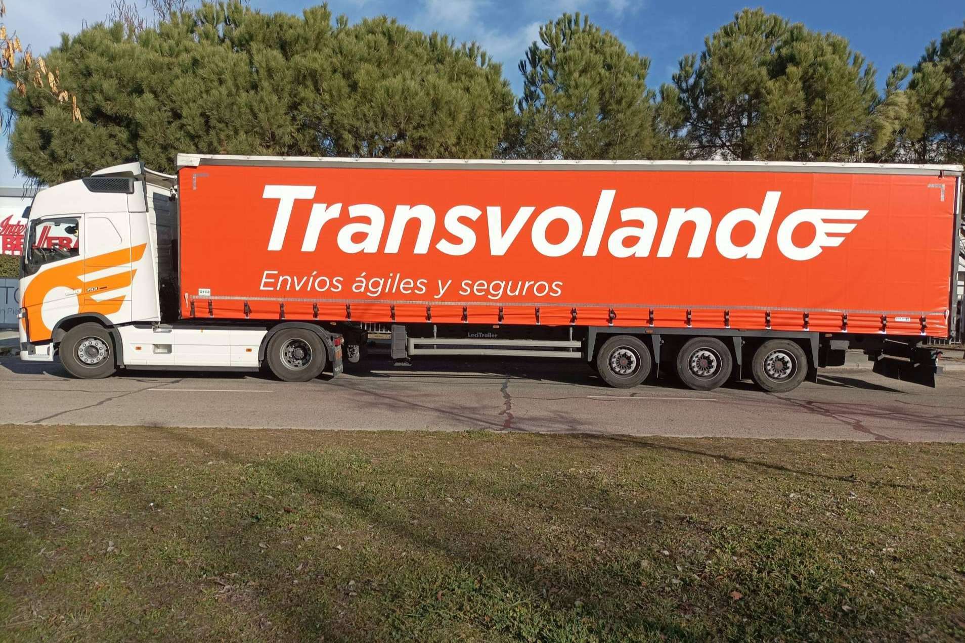 Transvolando cuenta con un servicio de transporte de maquinaria que se adapta a múltiples exigencias