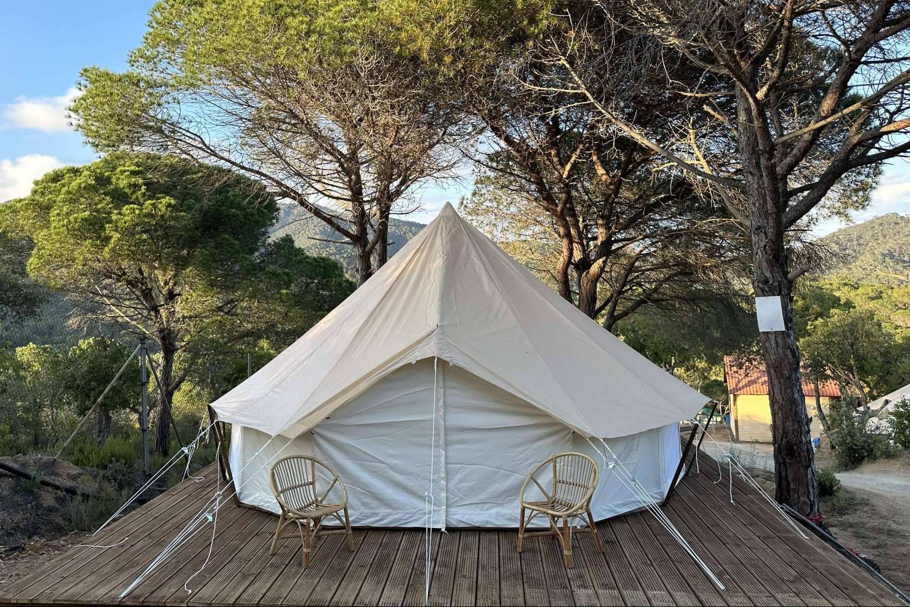 Apertura de Nueva Zona de Glamping en Tossa de Mar; Un Proyecto de Daniel Costa Corella
