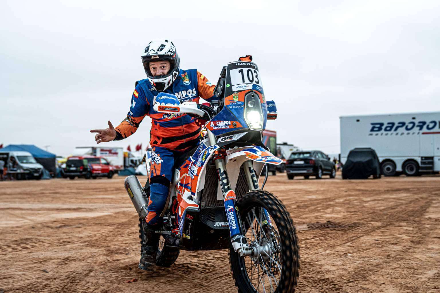 Personalización y estilo, equipaciones de moto de ADHESIVOSEMBARRADOS
