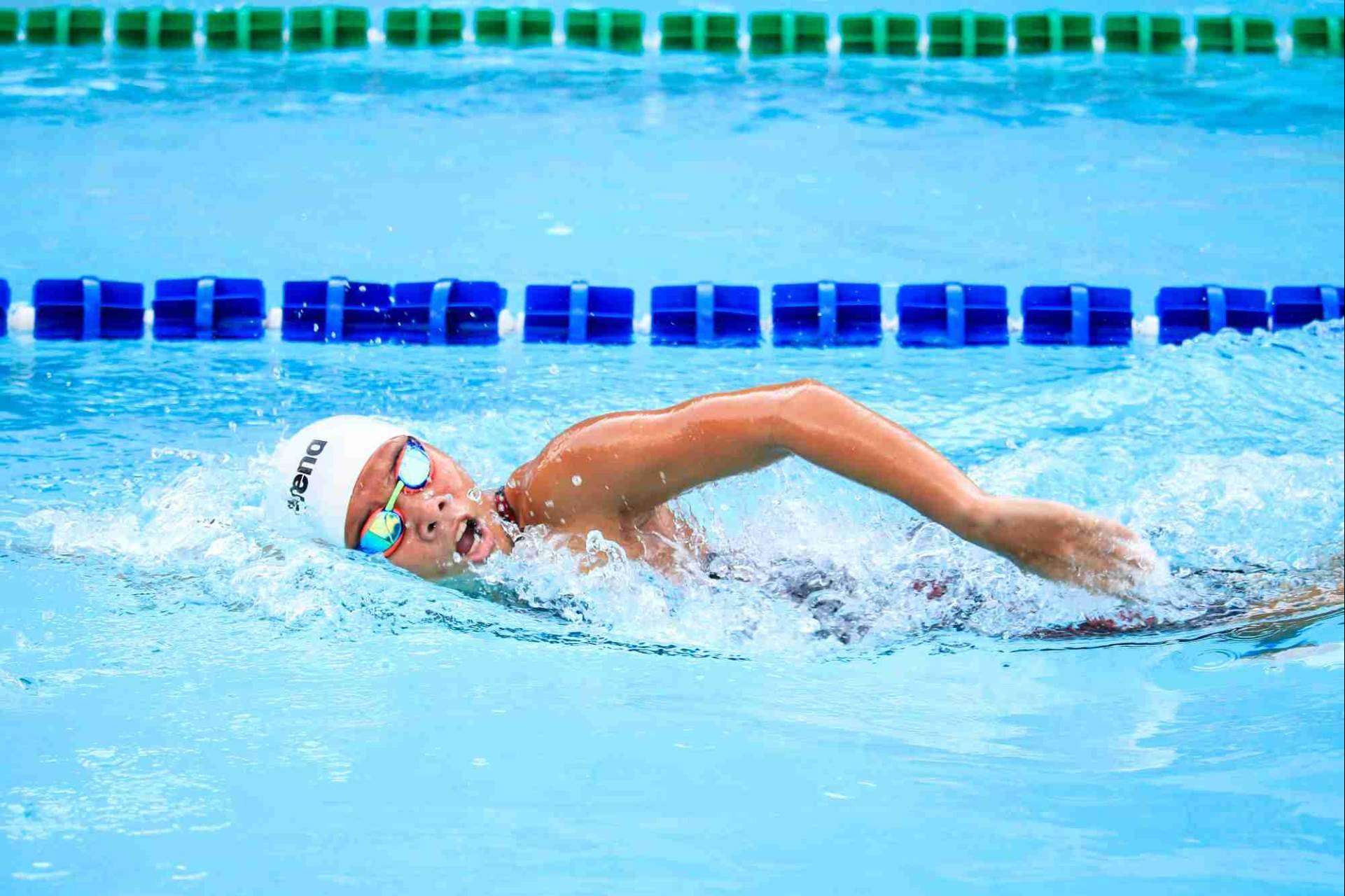 Una visión nítida bajo el agua gracias a las gafas de natación graduadas de Gafadeportiva.com