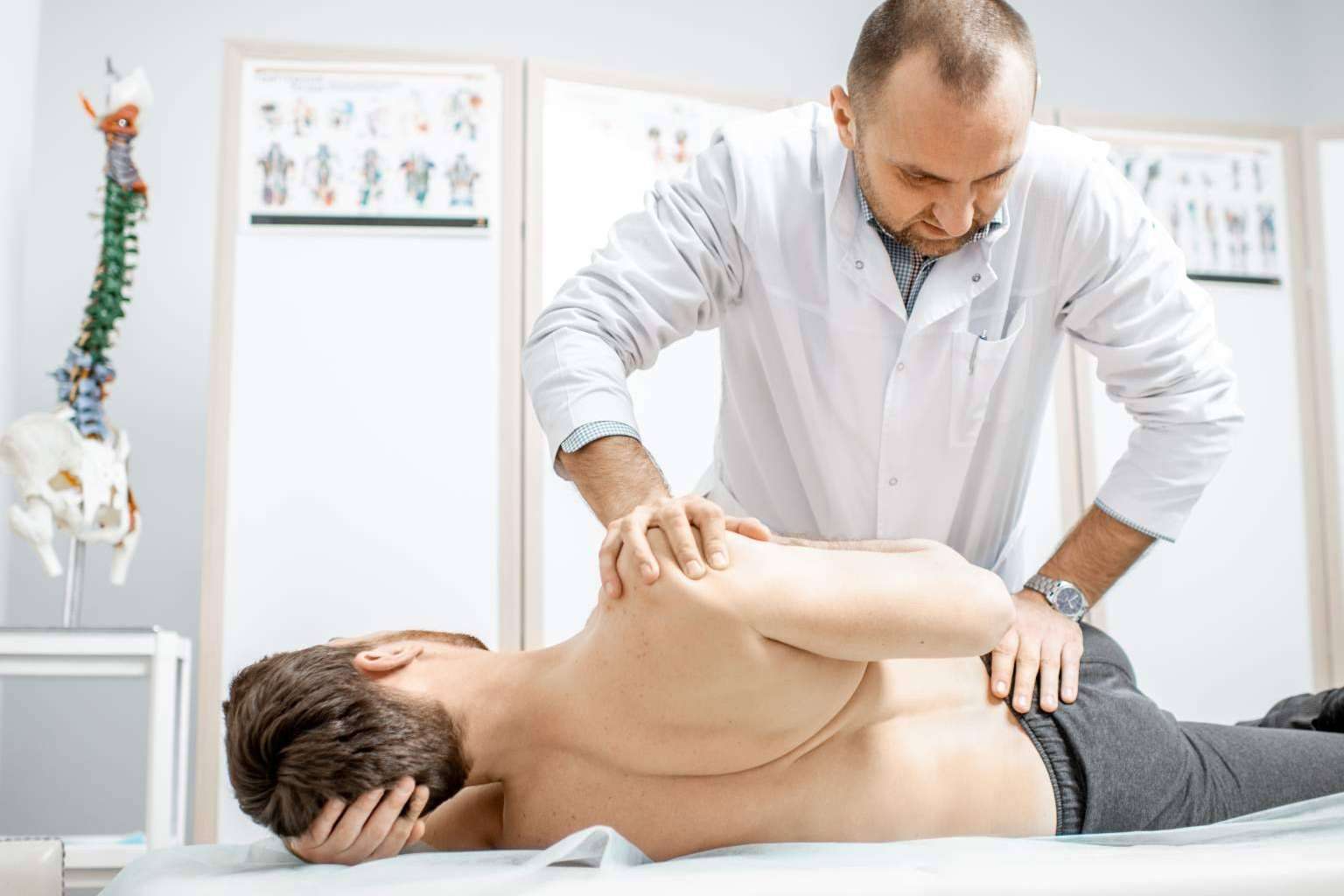 La EOM ofrece una formación profesional en terapia manual osteopática y readaptación