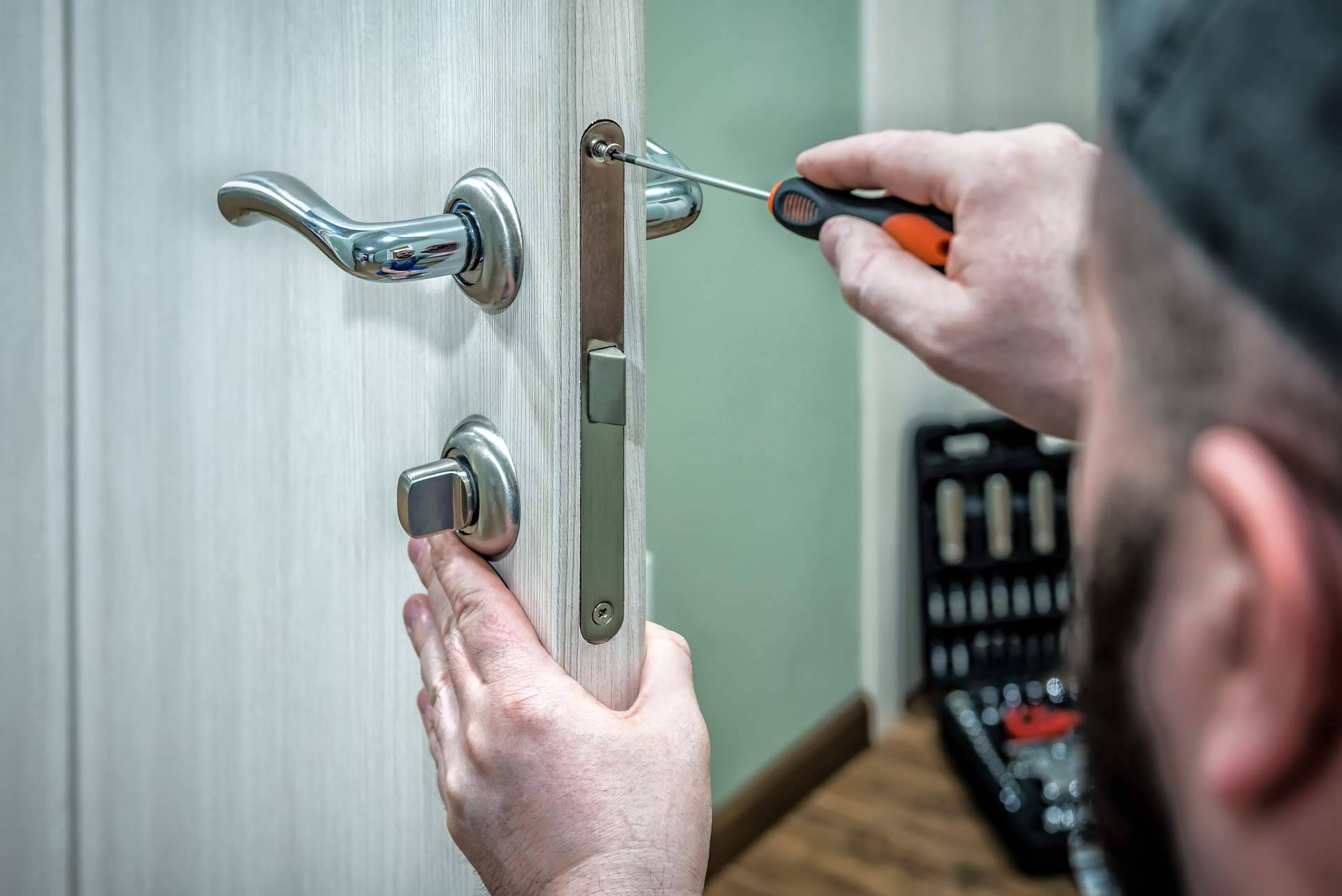 Cerrajeros profesionales en Madrid y Alicante, de la mano de Reparartucasa