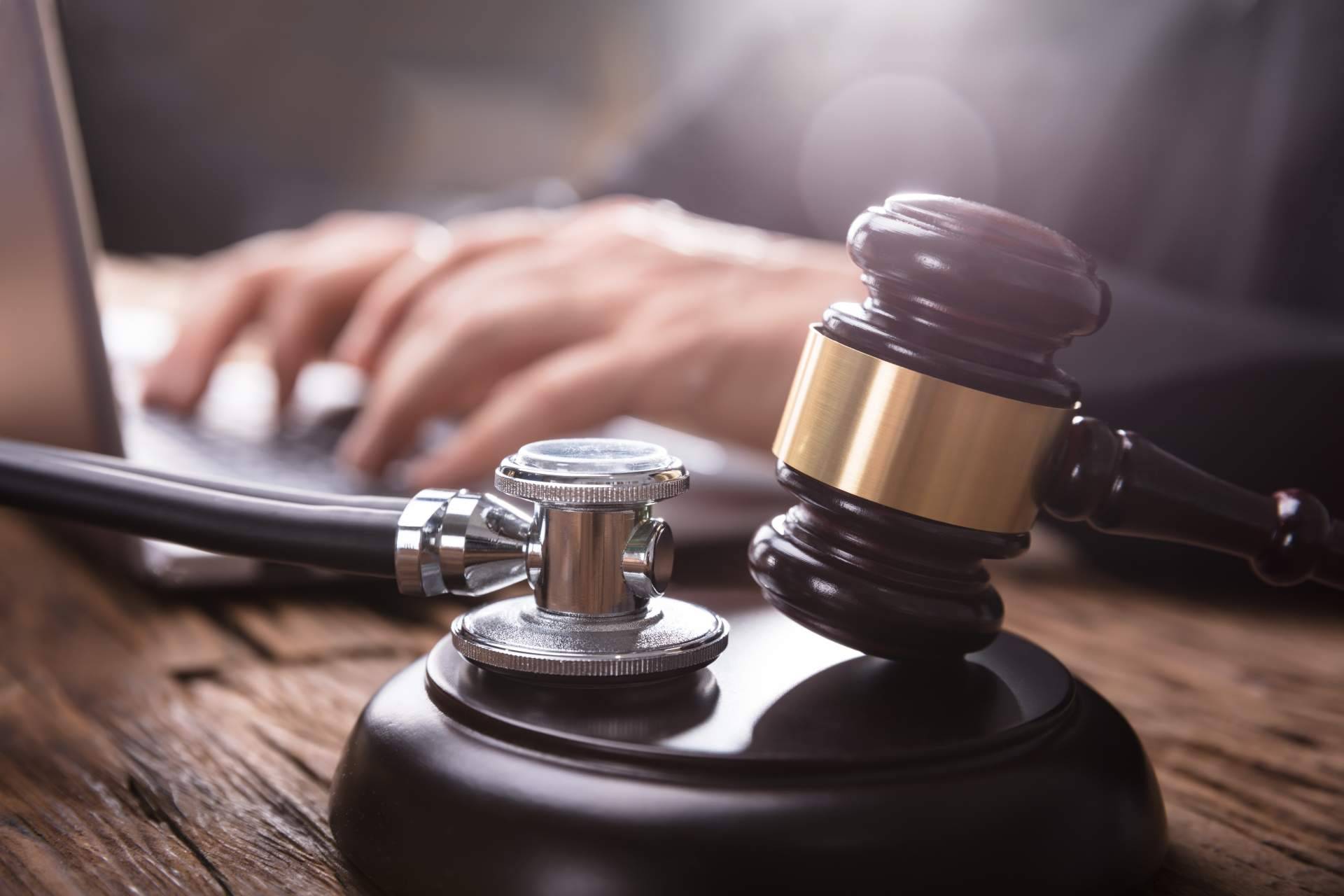 Defensa legal experta en negligencias médicas con Rafael Martín Bueno
