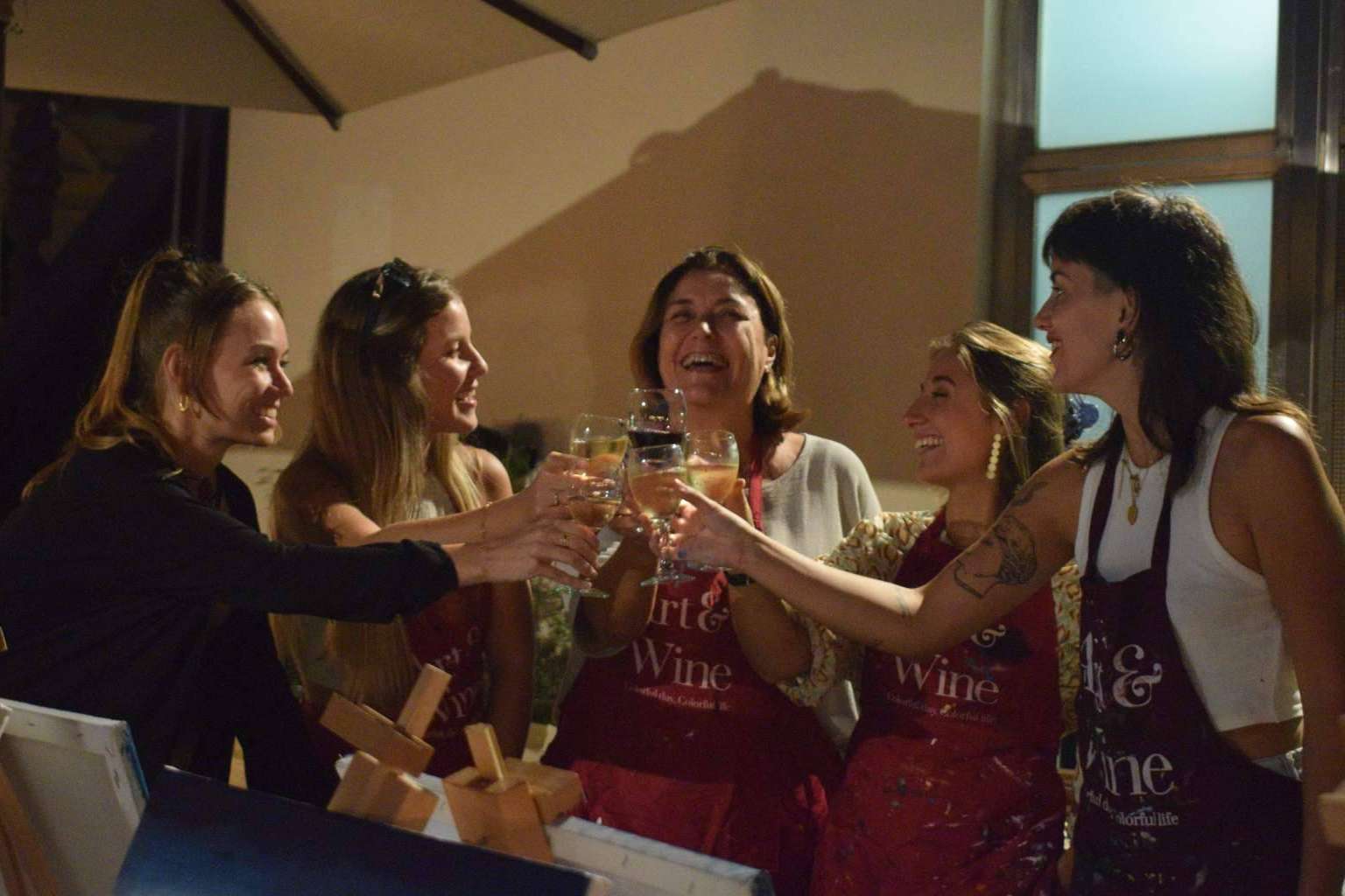 Experiencias de pintura con arte y vino en Barcelona