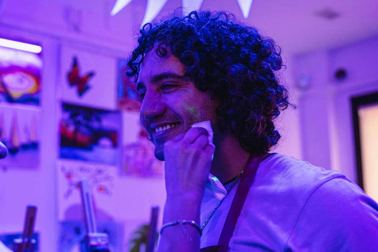 Pintura y vino, la combinación perfecta para una experiencia creativa
