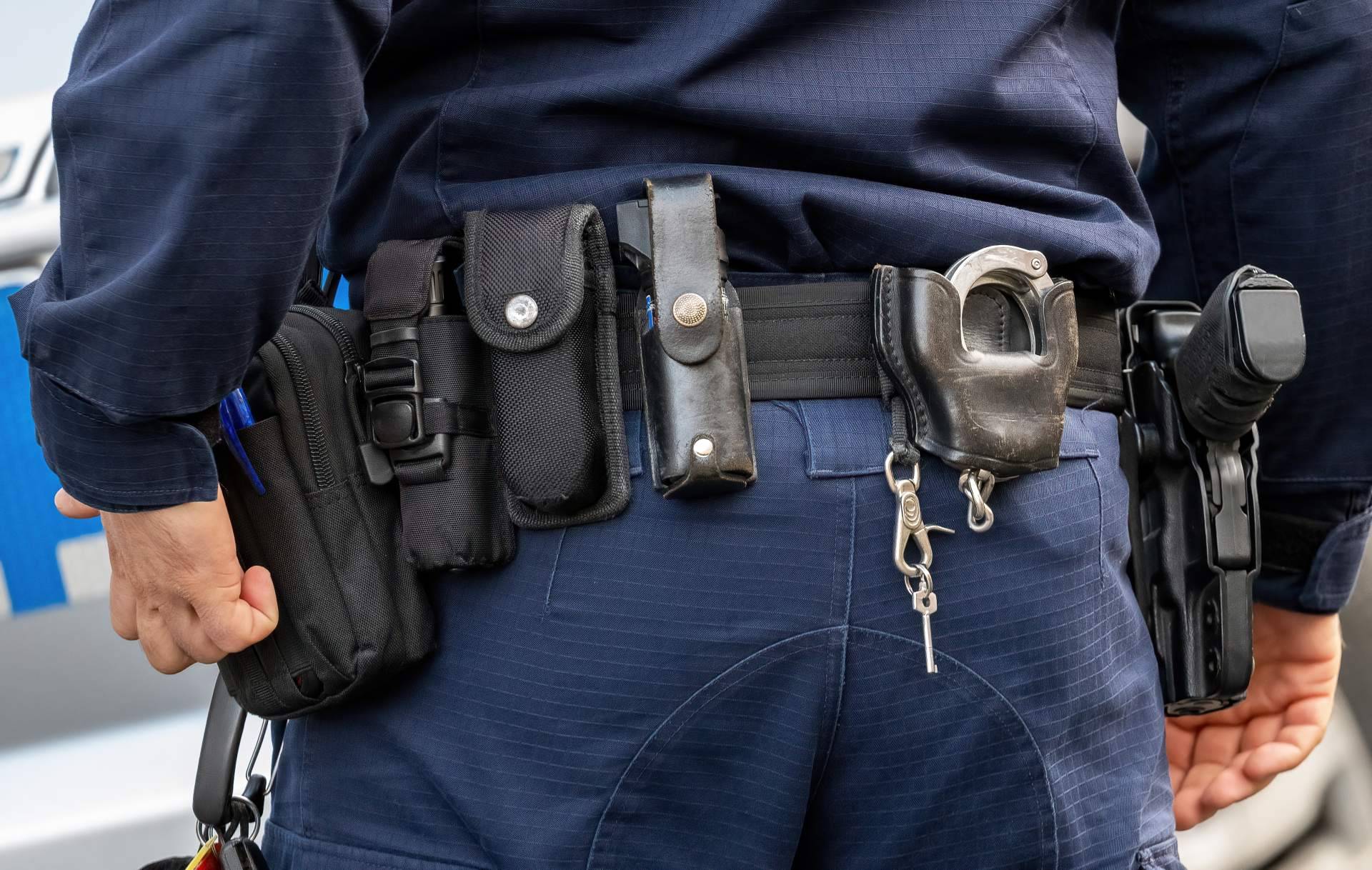 La combinación de cinturones policiales Shoke con Hebilla Cobra de AustriAlpin es una opción resistente y cómoda