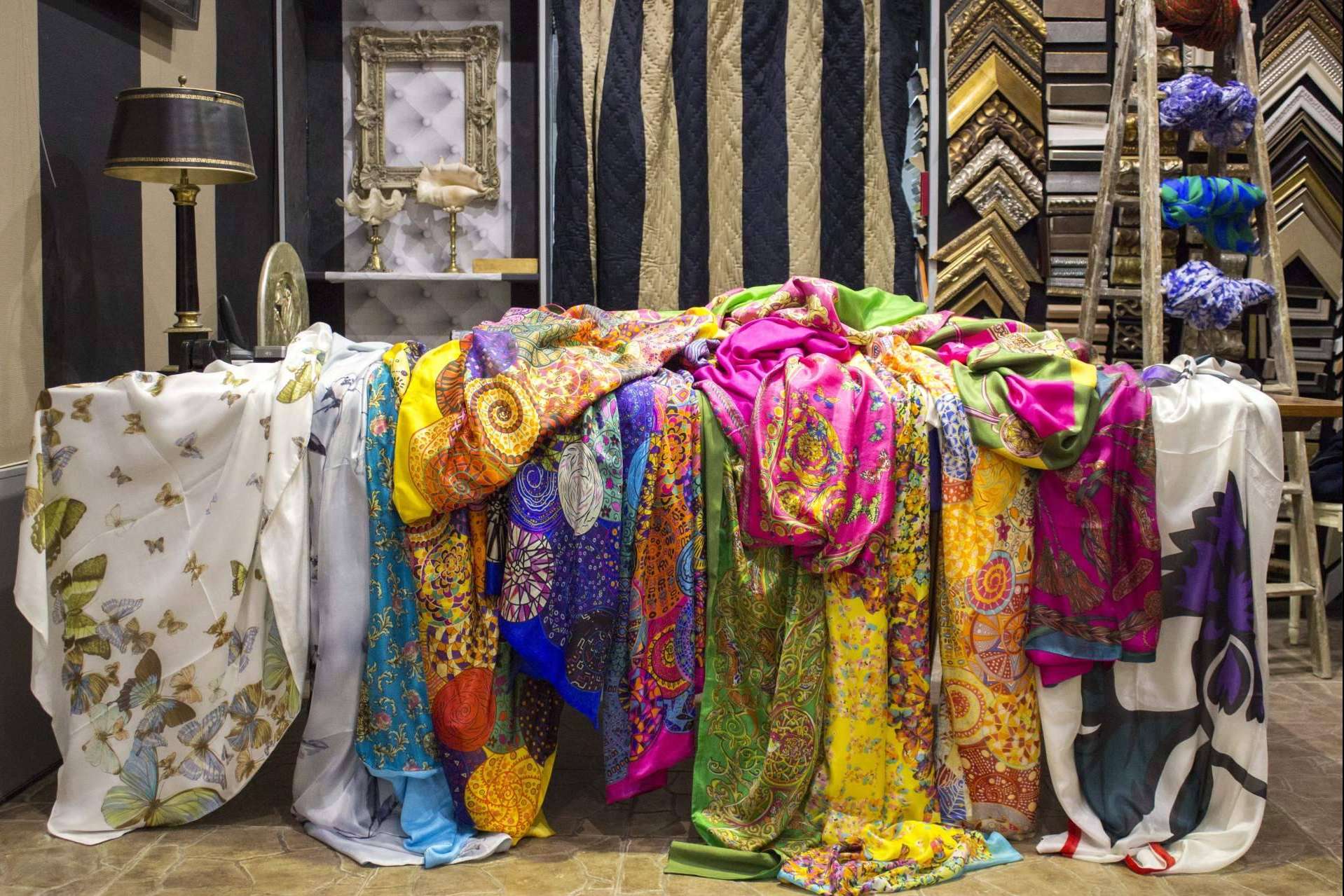 Tienda online especializada en la venta de kimonos a medida, fulares y pañuelos de seda y bufandas de mujeren Zaragoza