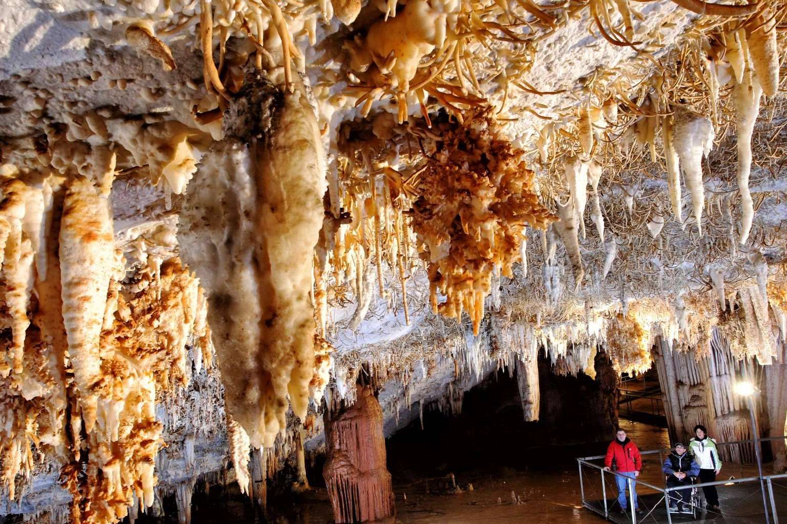 Más de 100 profesionales de la Geología y de la Espeleología se reúnen del 22 al 25 de octubre en CUEVATUR, el gran congreso español de Cuevas y Minas Turísticas