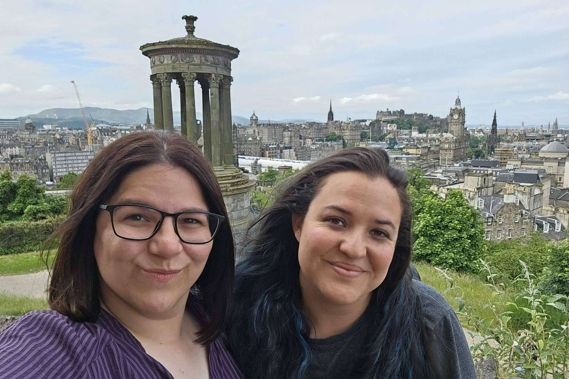 Entrevista con Katherin y Marta, de Edimburgo Tip Tours, sobre cómo descubrir la esencia de la capital escocesa