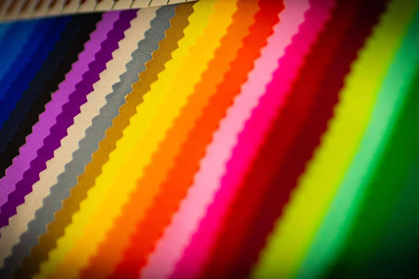 Tejido reciclado y reciclable; sostenibilidad en el vestuario laboral personalizado