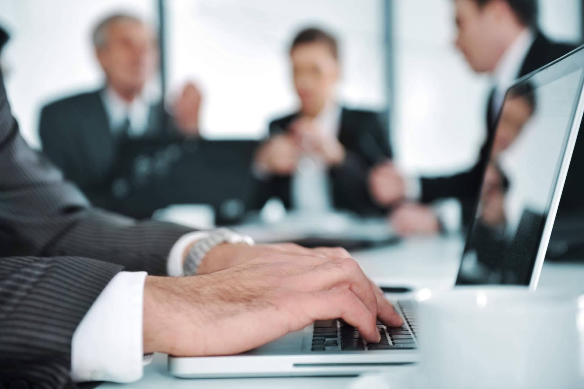 CEESA proporciona soluciones integrales en asesoría empresarial y desarrollo de software personalizado