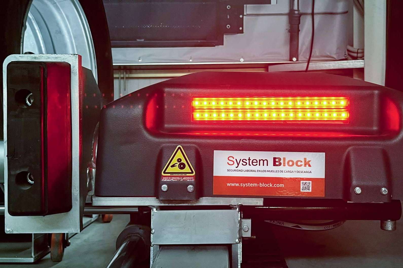SYSTEM BLOCK asegura los muelles de carga con sistemas de retención avanzados