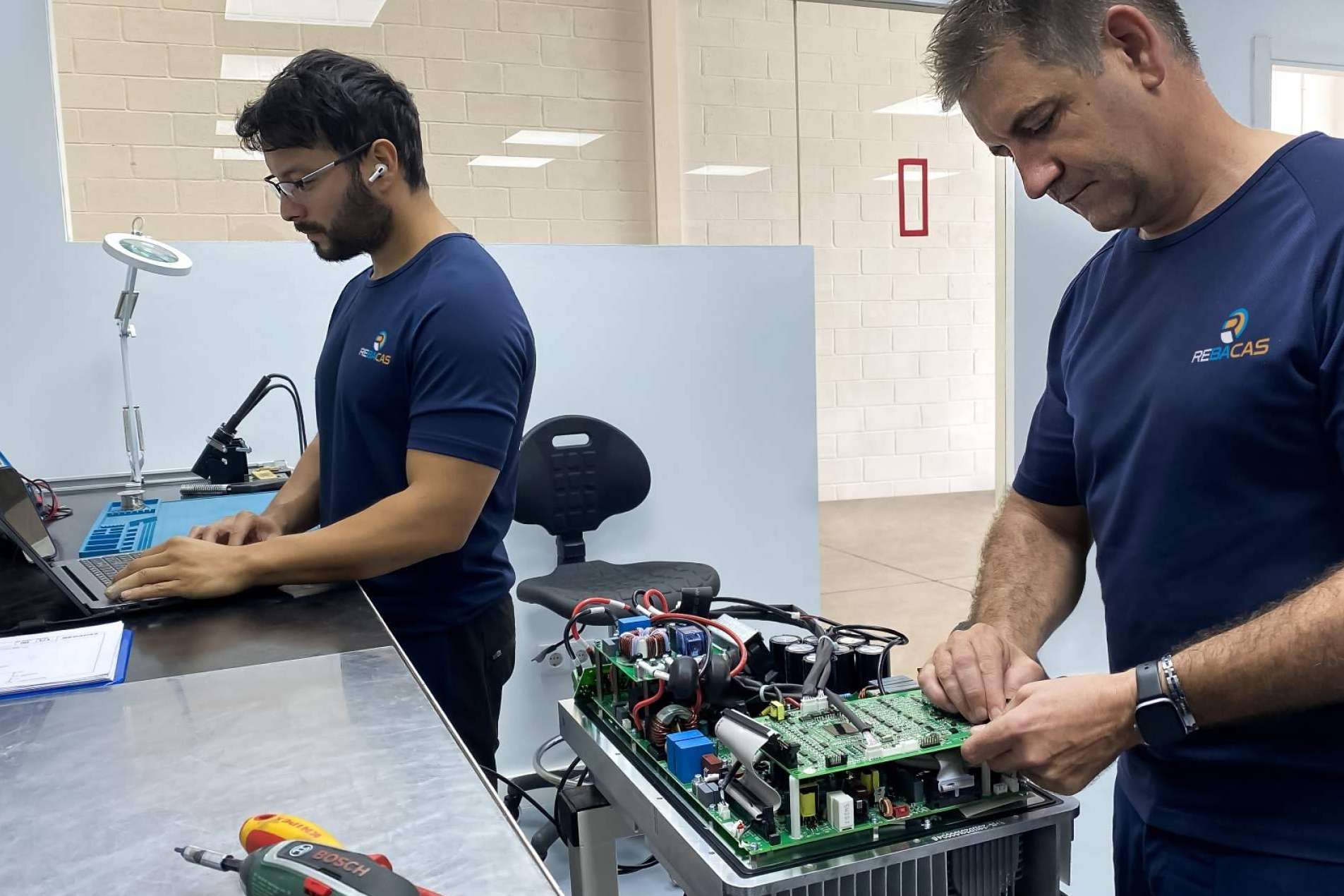 El papel crucial de REBACAS en la revolución energética; Desde el asesoramiento hasta la reparación