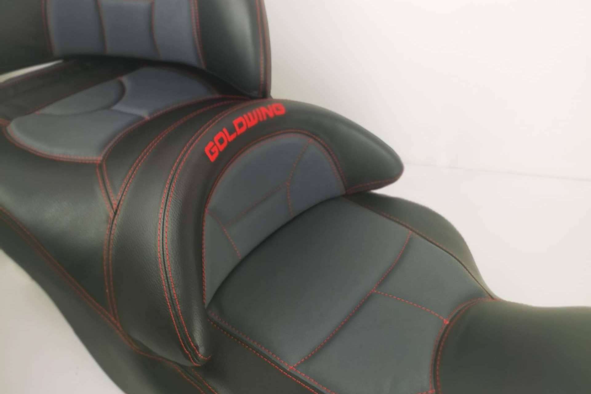 JM-Fundas ofrece soluciones personalizadas para tapizar asiento de moto con durabilidad y estilo