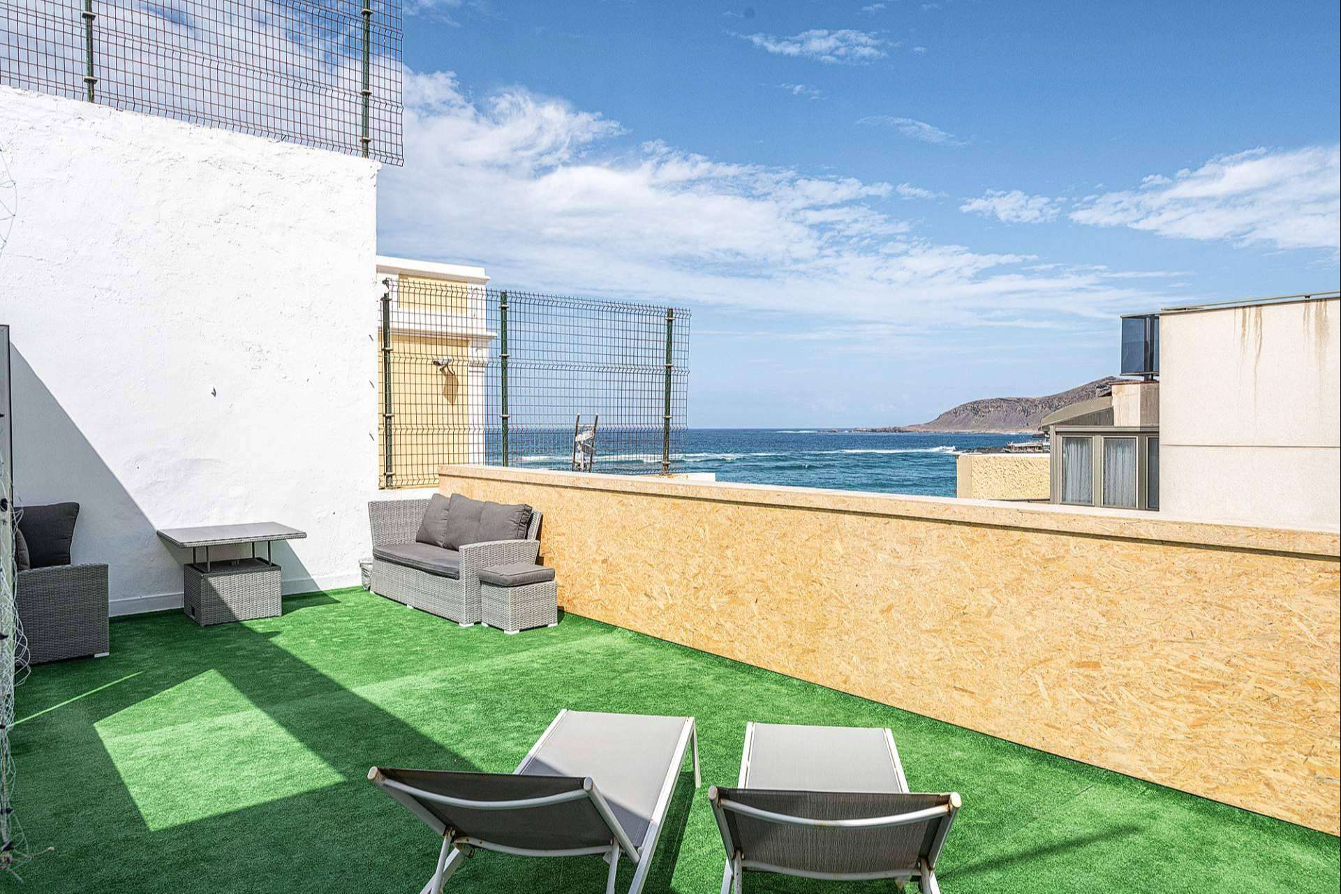 Alojamiento barato en Las Canteras; Rooms Canteras revoluciona el concepto de hostal boutique