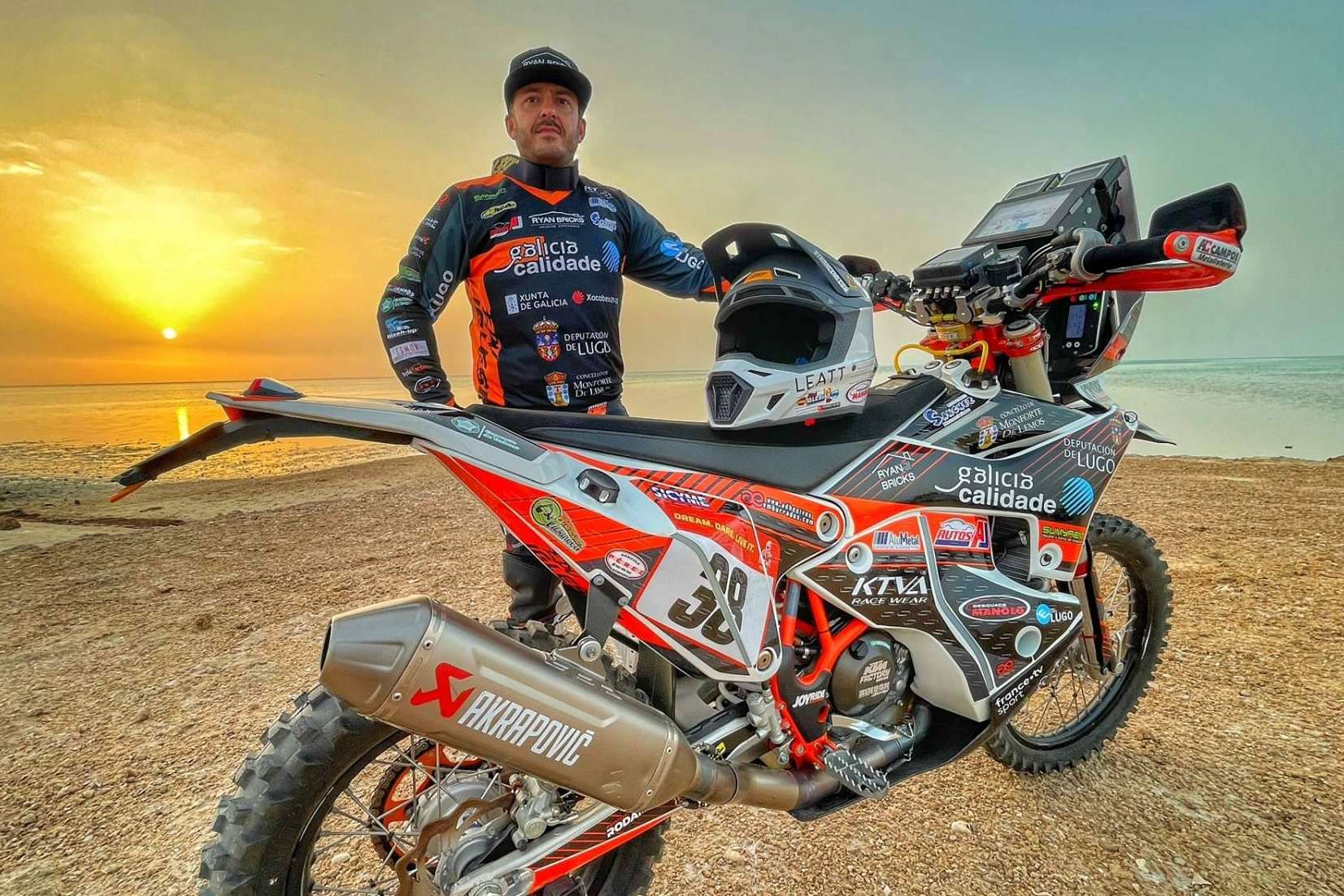 Ropa de motocross personalizada; el servicio que distingue a ADHESIVOSEMBARRADOS