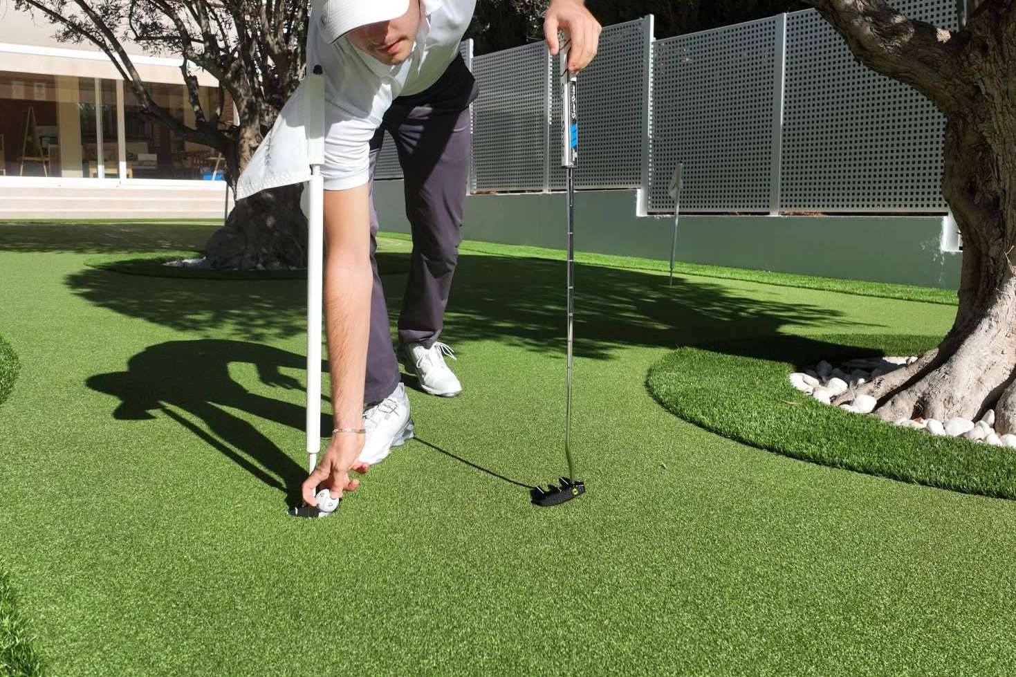 Césped artificial de Albergrass, sostenibilidad y estética para cualquier espacio