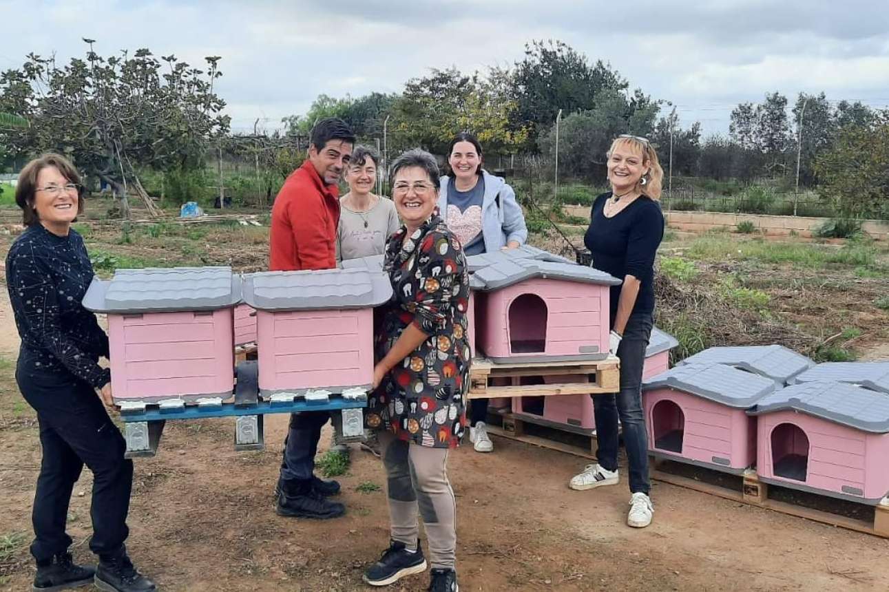 La iniciativa Solidaridad Feral lleva alimentos y materiales a refugios impactados por la DANA