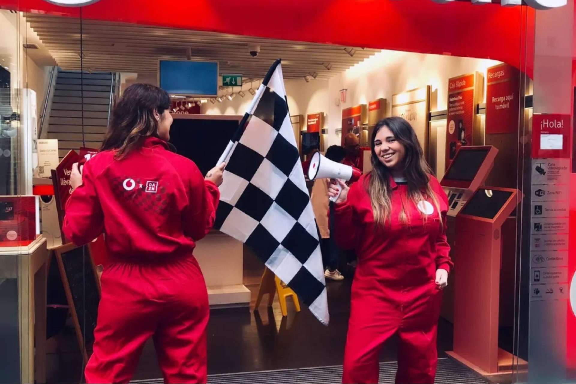 Servicios profesionales de azafatas y promotores para eventos en toda España con Ecotáctil