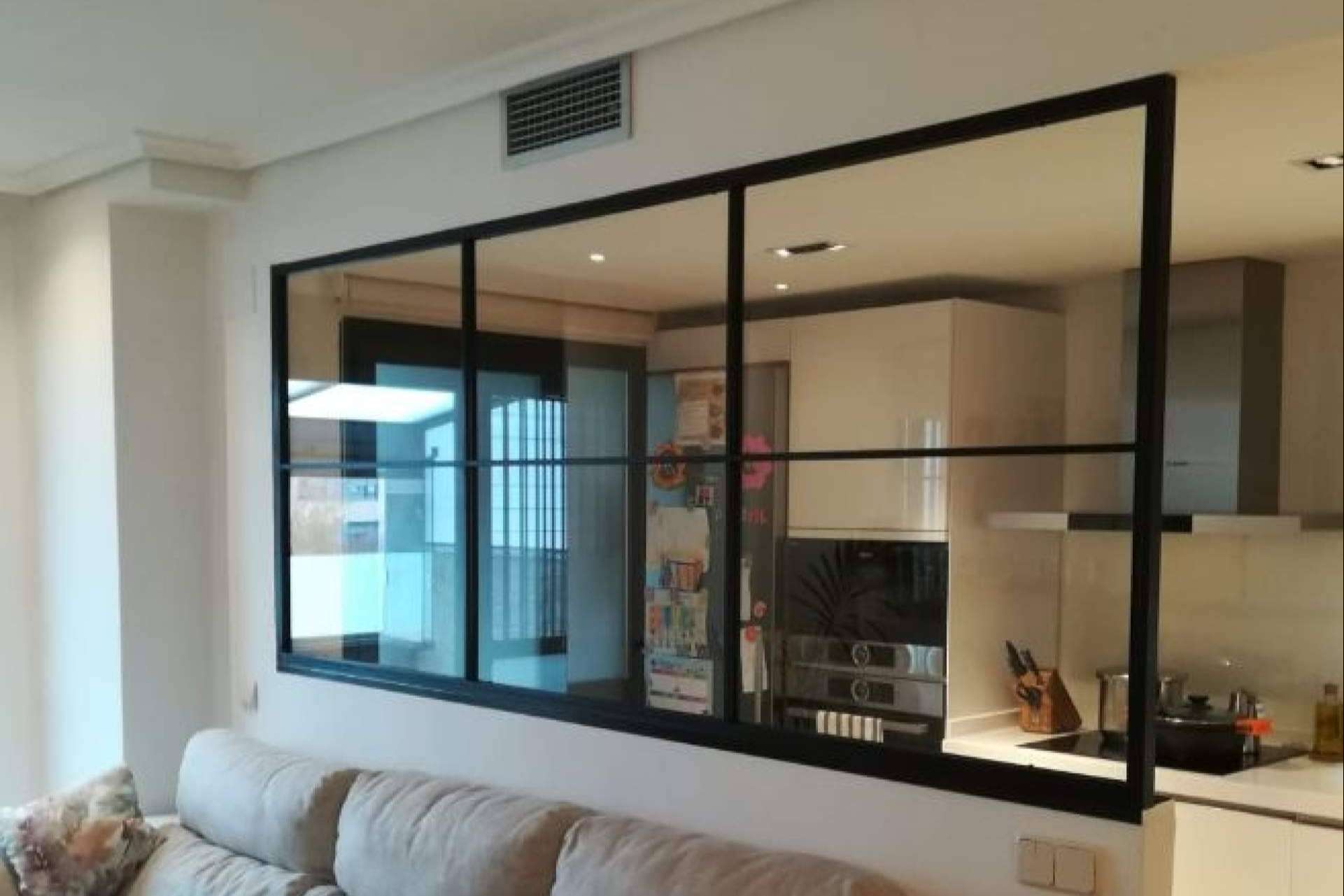 Cerrajería Aimet transforma los espacios con sus ventanas de hierro y cristal de estilo industrial