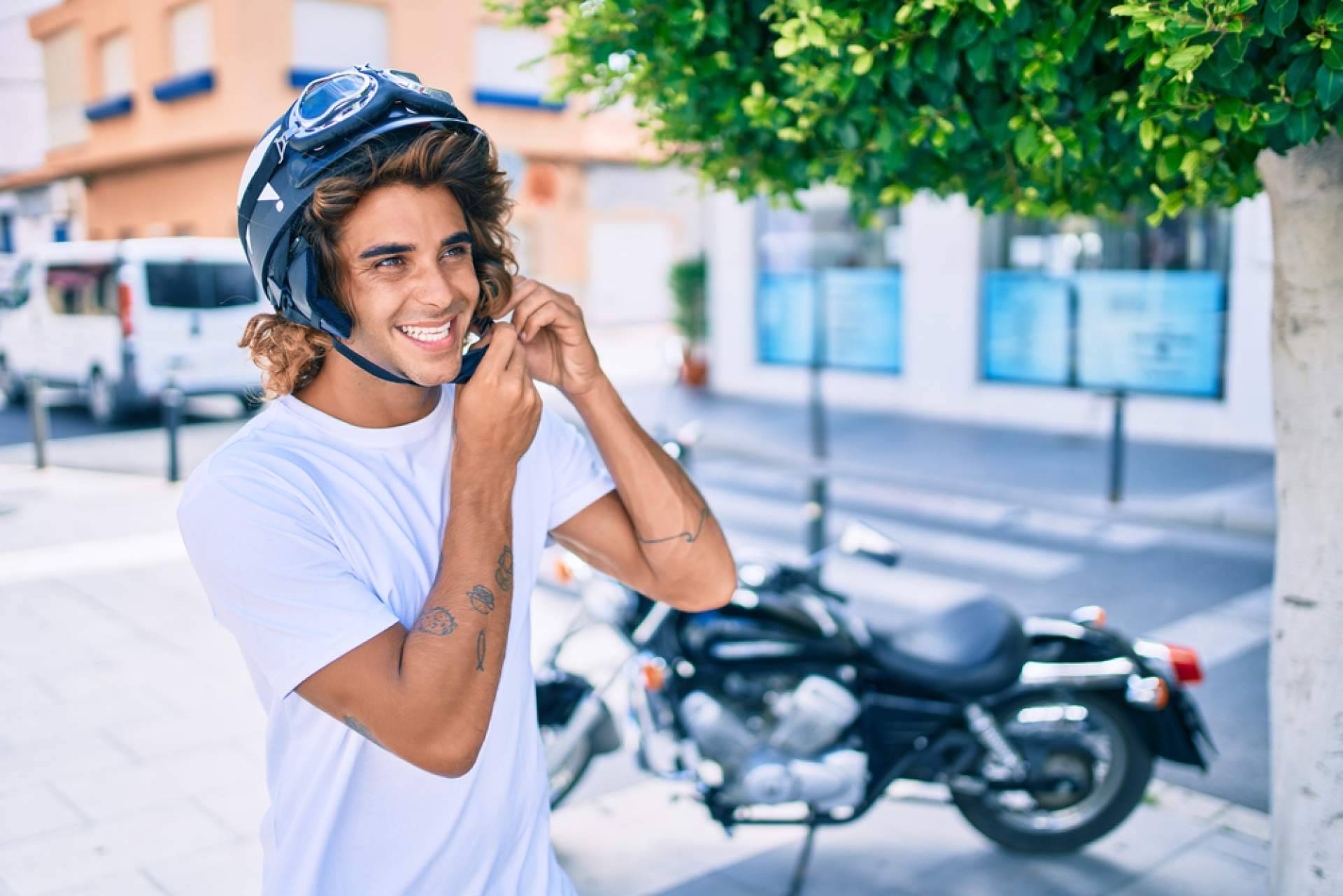 Claves para que el acompañante reciba indemnización en accidentes de moto