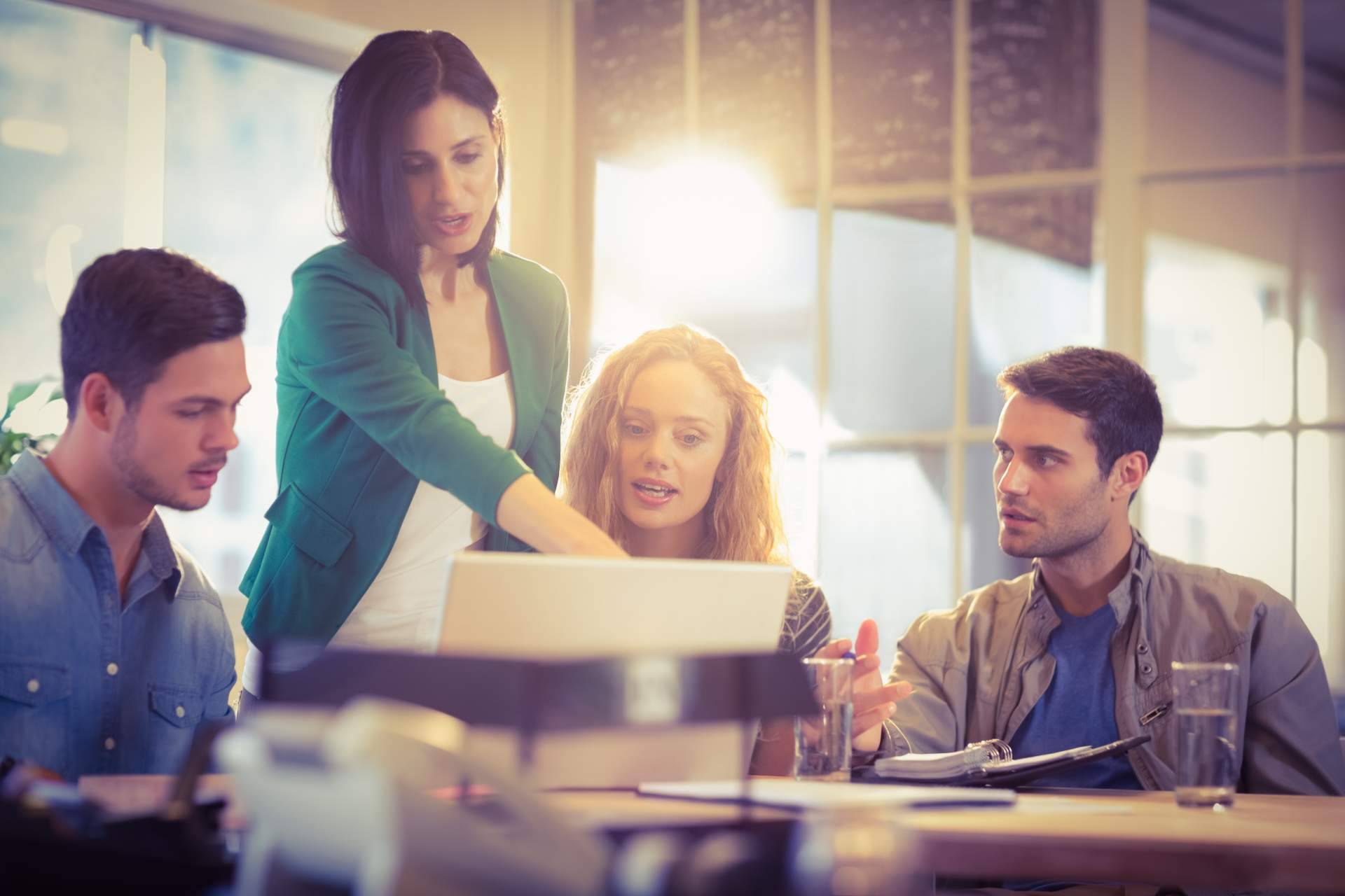 Aprender inglés con horarios flexibles y descuentos del 30 % para 2025