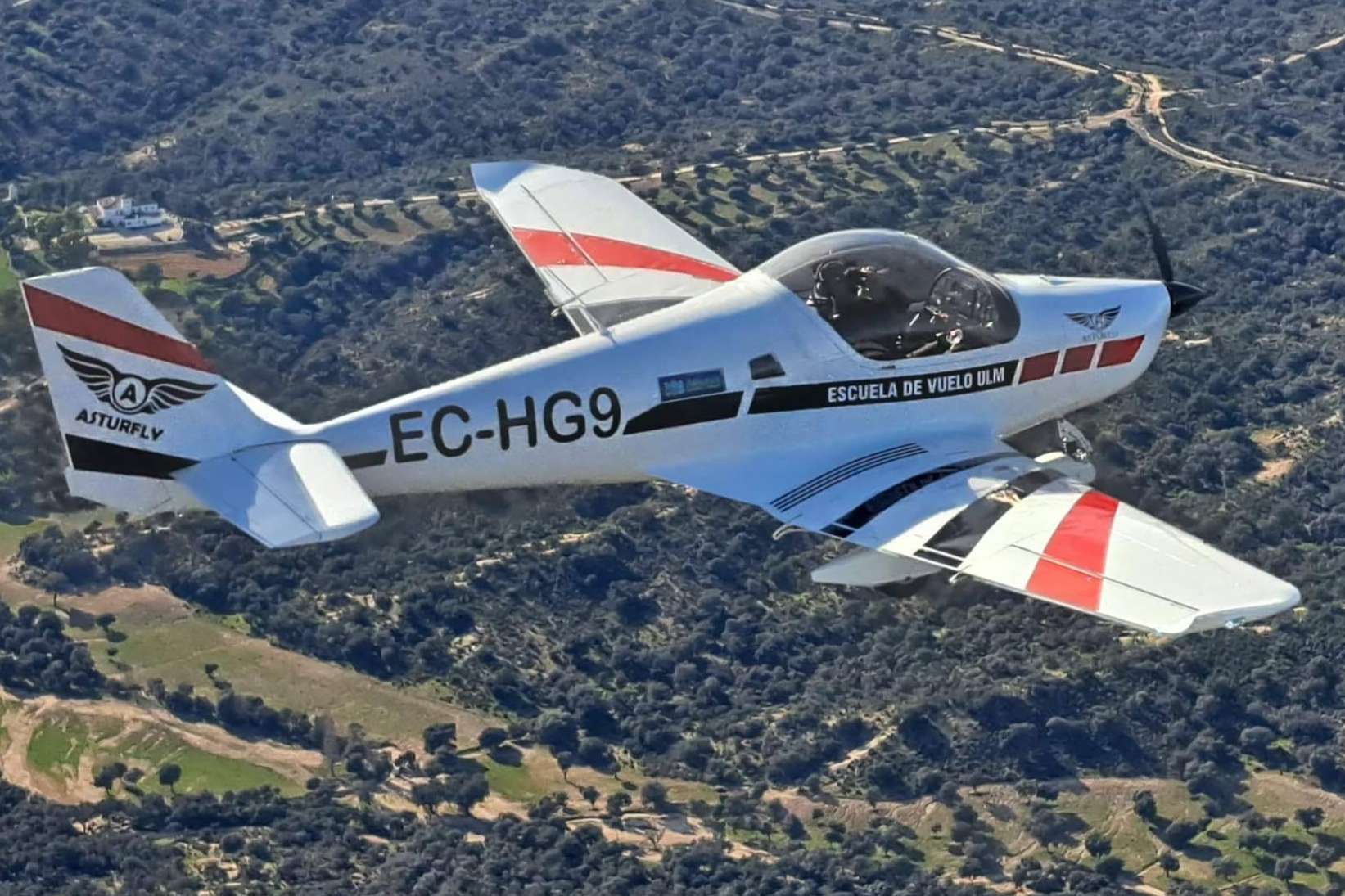 Piloto por un día, una experiencia única desde el aeródromo de La Morgal