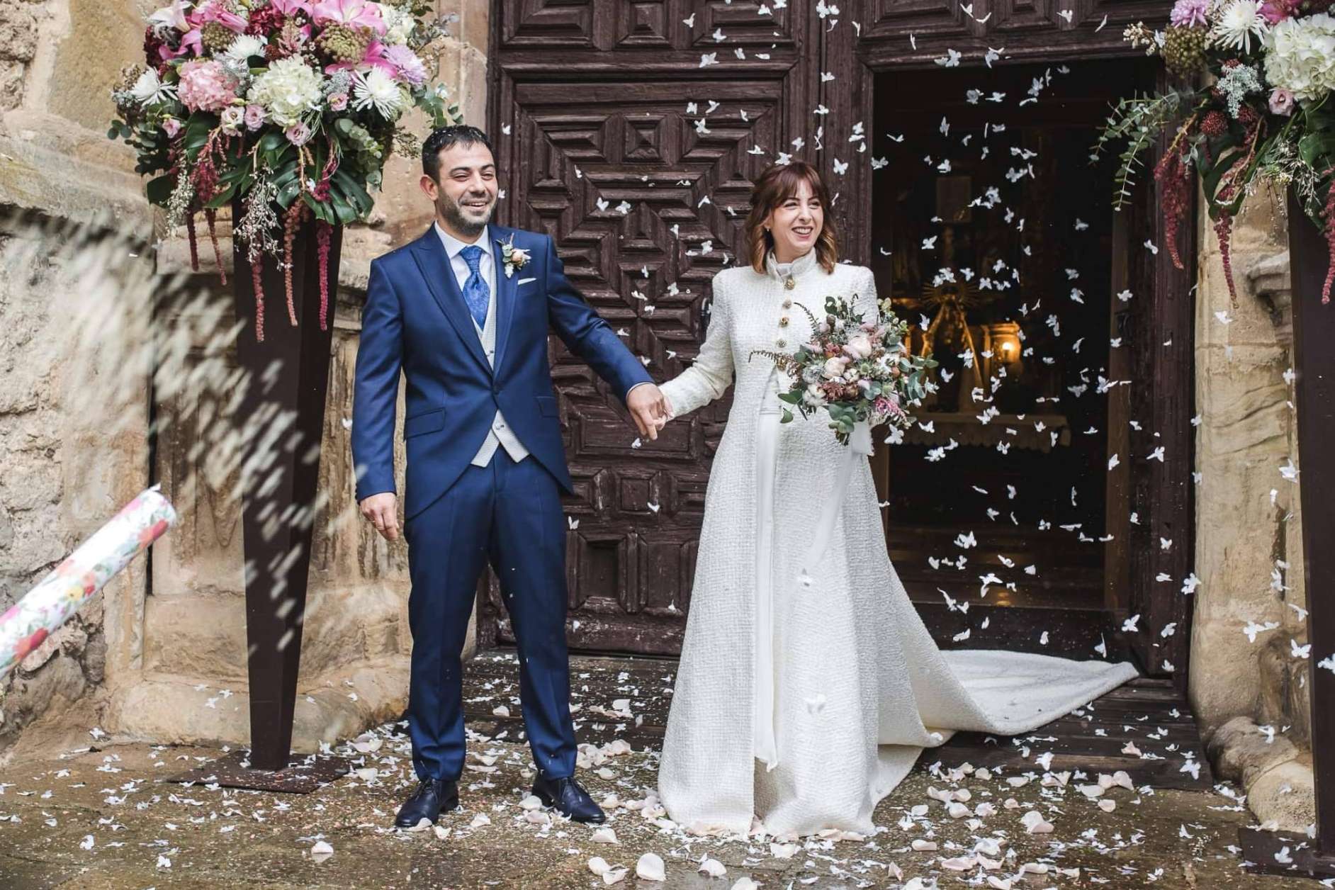 Novias invernales deValérie Moreau; Capas y abrigos que te harán brillar sin pasar frío
