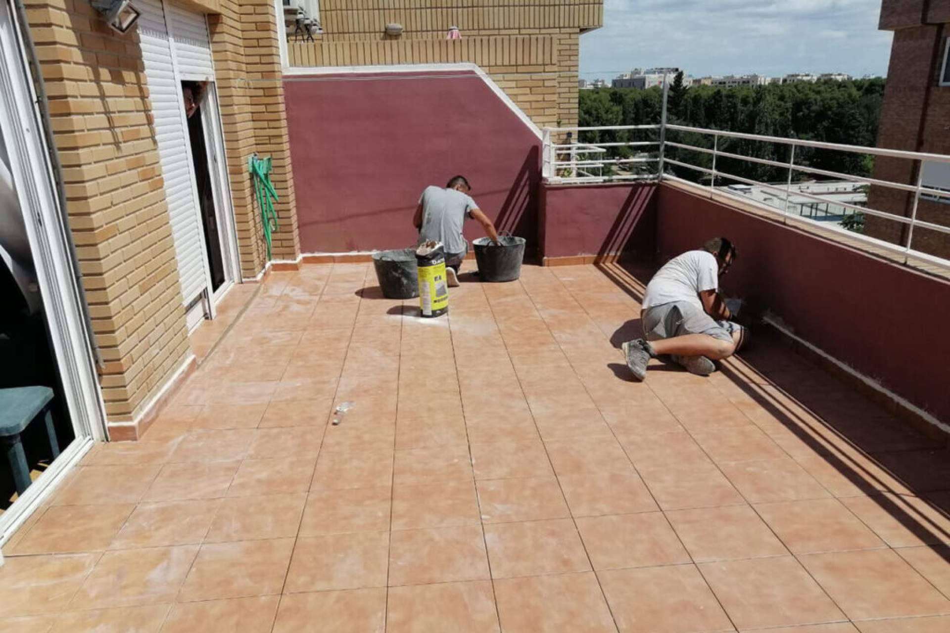 Evitar goteras por filtraciones de agua en una vivienda gracias a una buena impermeabilización