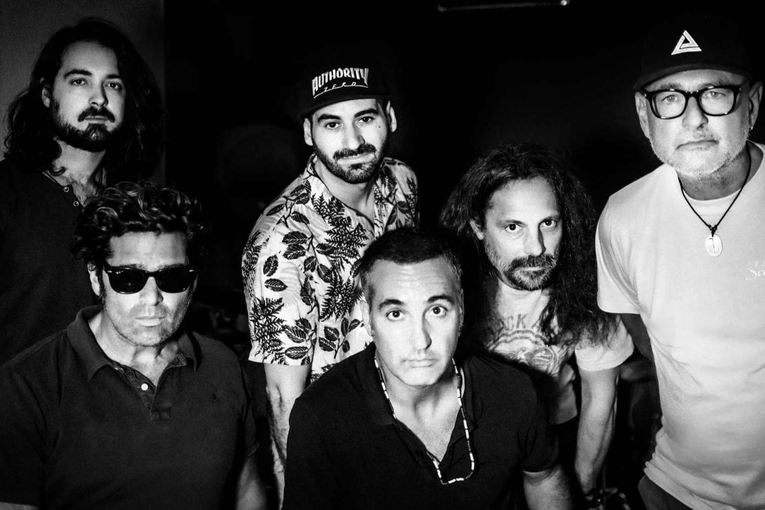 No Quiero pone a bailar a todo el mundo con un pegadizo ritmo funky-rock con su nueva canción 'Esos Años'