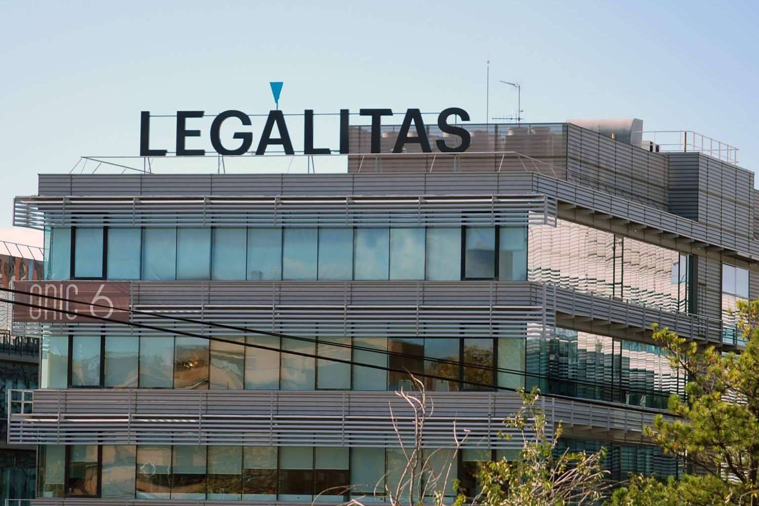 Legálitas recuerda que los fallecidos en 2024 deben presentar la declaración de la renta