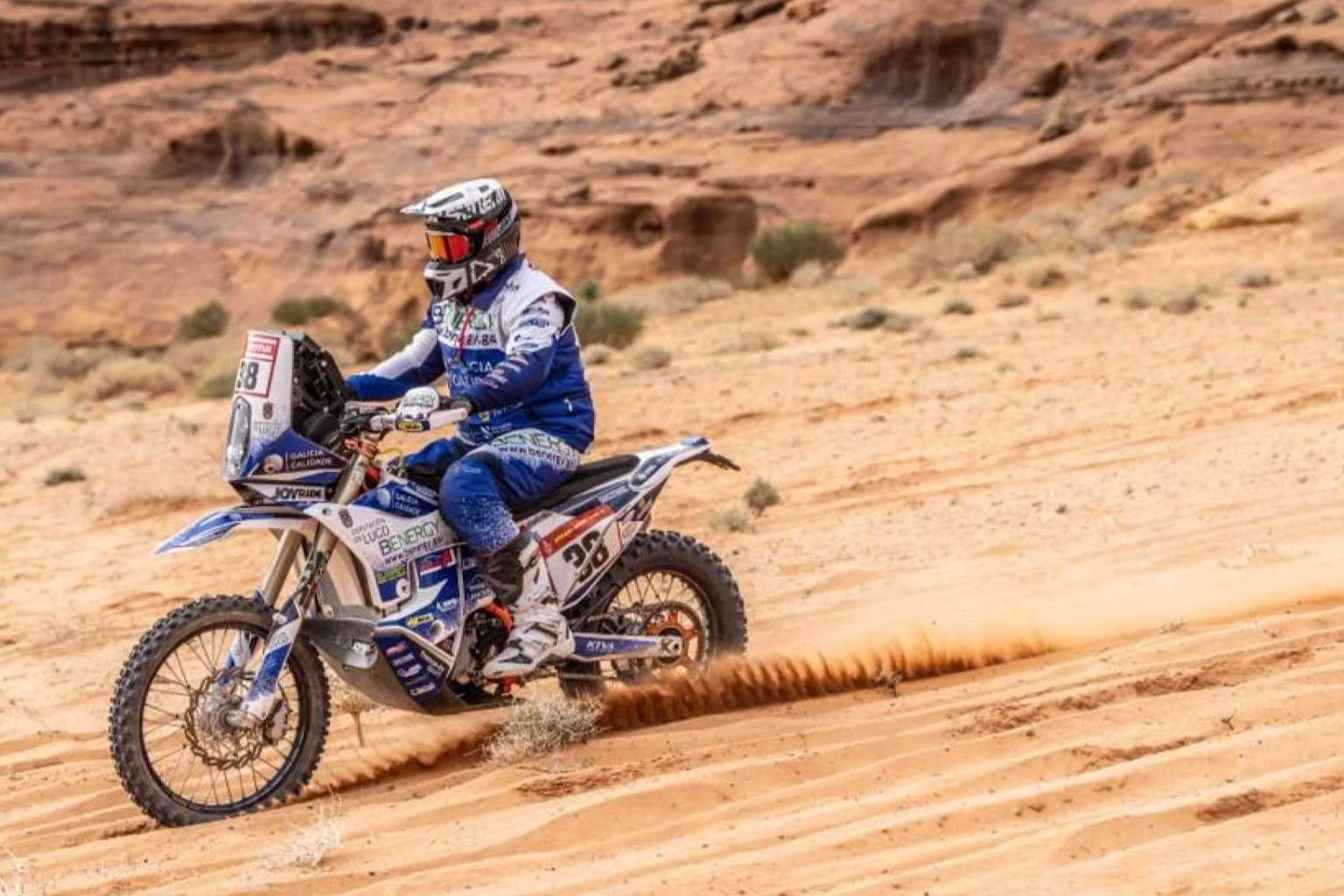 Adhesivos personalizados para motos off-road, la propuesta de ADHESIVOSEMBARRADOS para pilotos