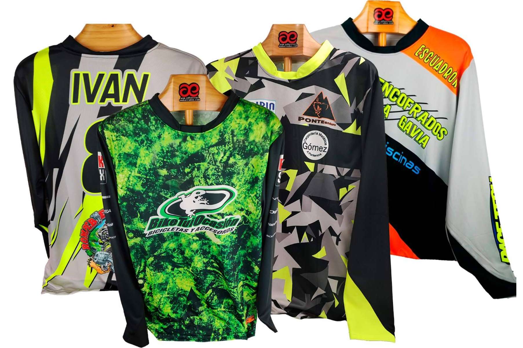 ADHESIVOSEMBARRADOS, especialistas en ropa personalizada off-road con diseños únicos de camiseta motocross