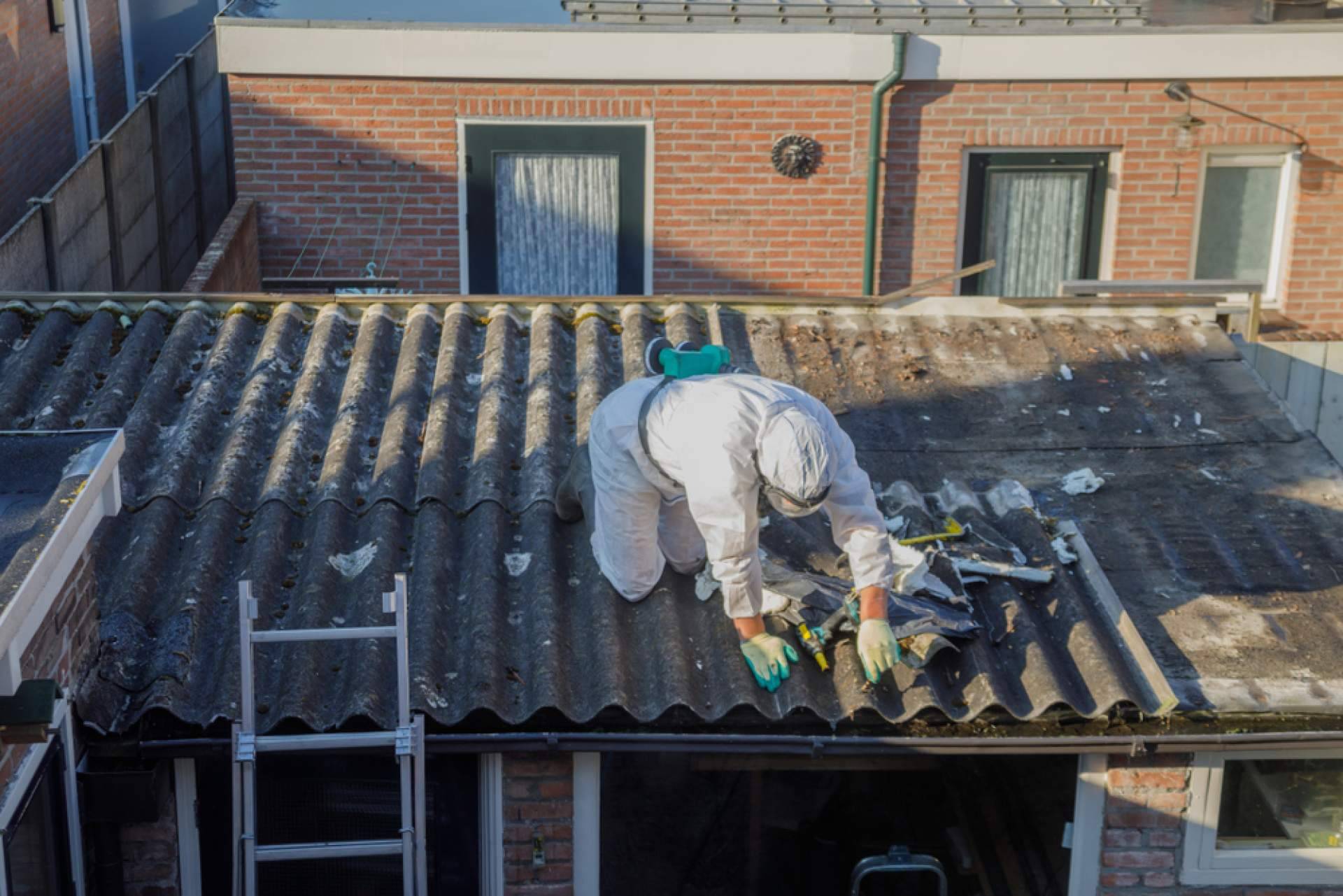 Eliminar el amianto en Sevilla y Córdoba, una prioridad para la salud y el cumplimiento legal