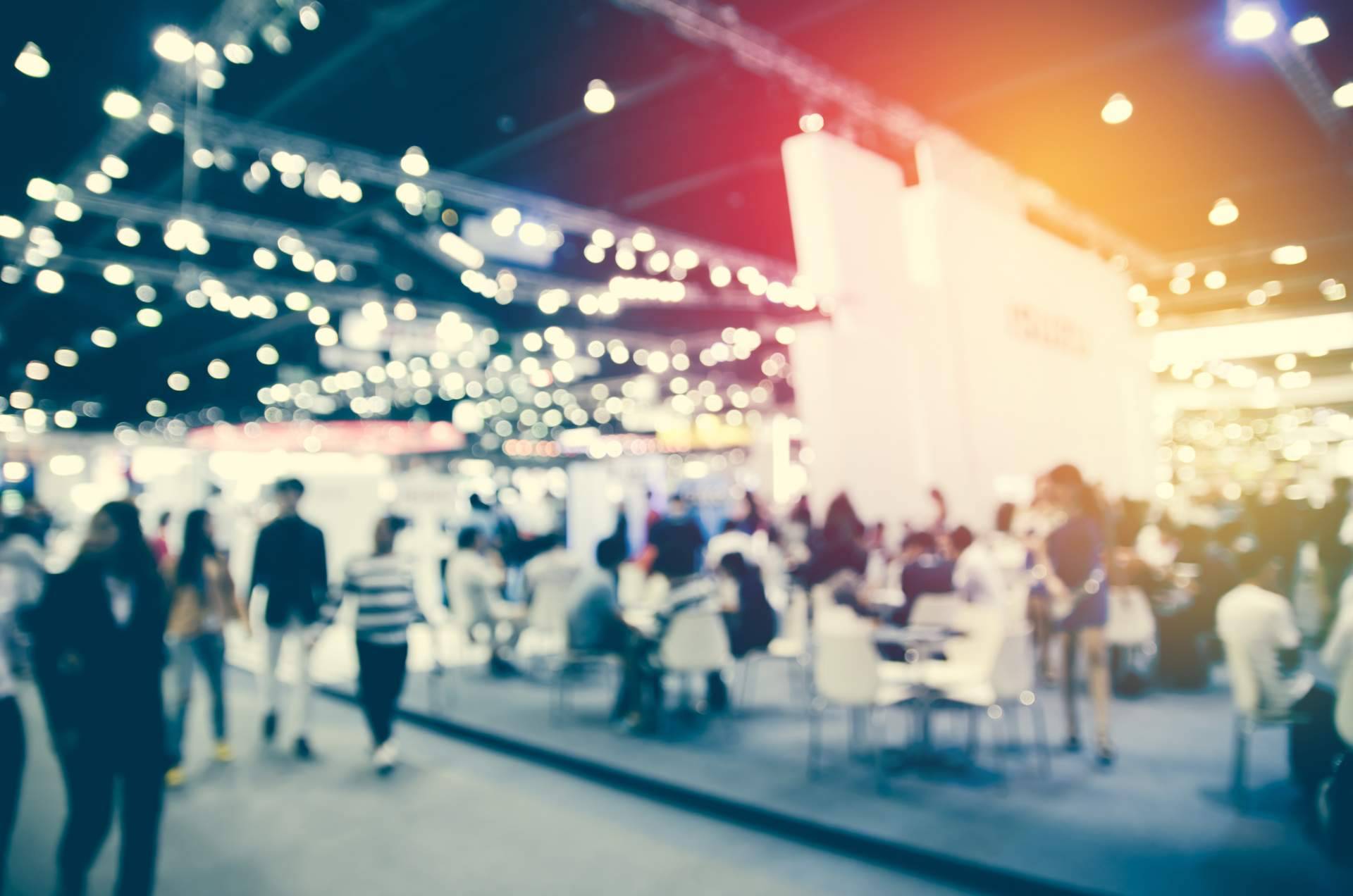 Cómo el diseño y montaje de stands para ferias de alta gama mejora la percepción de marca