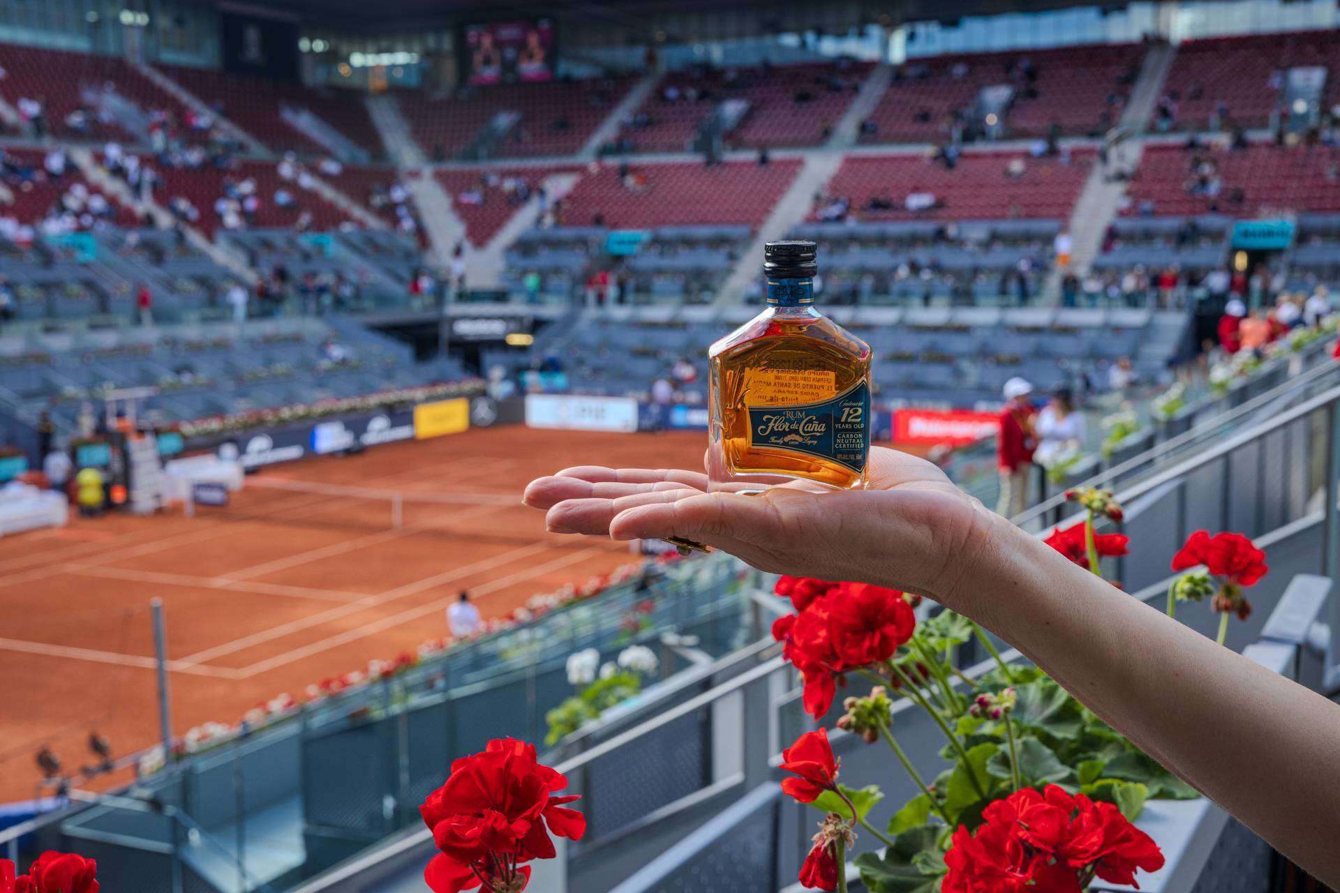 Flor de Caña estará presente nuevamente en el Mutua Madrid Open 2025 para refrescar a los amantes del tenis