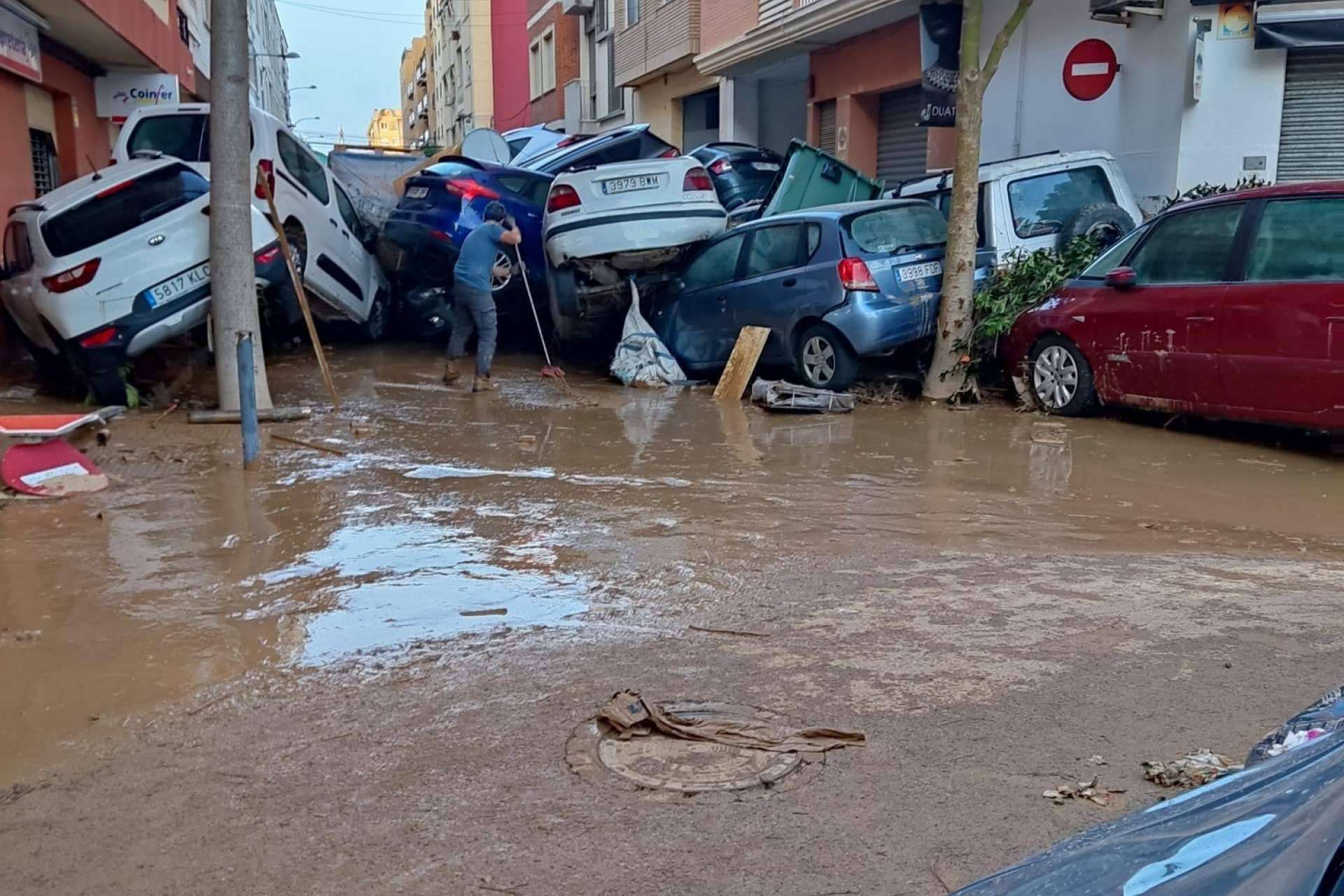 Andiar.com detalla los retos y soluciones tras la DANA; pegatinas coche y vinilos decorativos sin demoras
