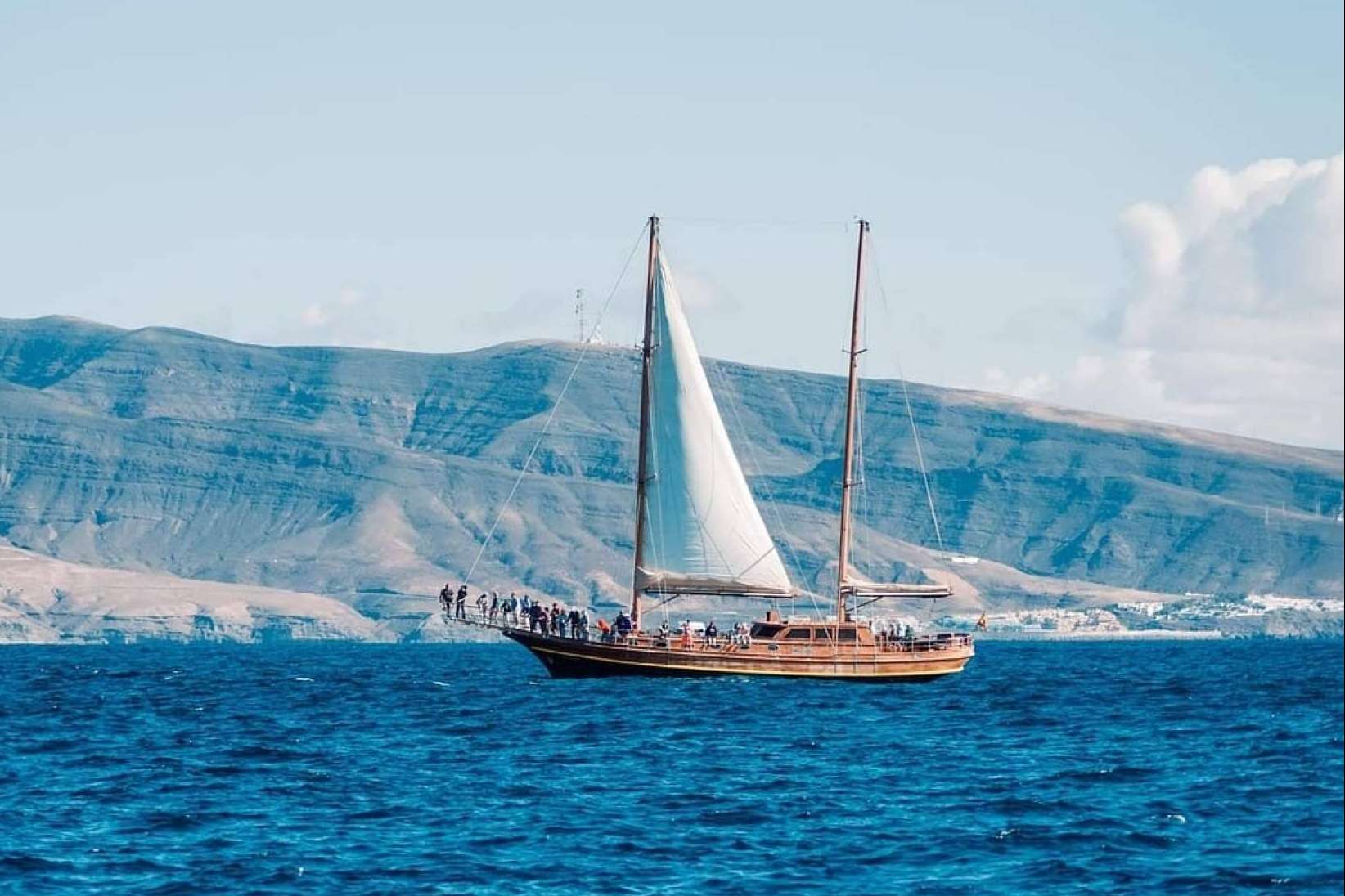 Magic & Sailing apuesta por la sostenibilidad en sus excursiones en catamarán en Fuerteventura