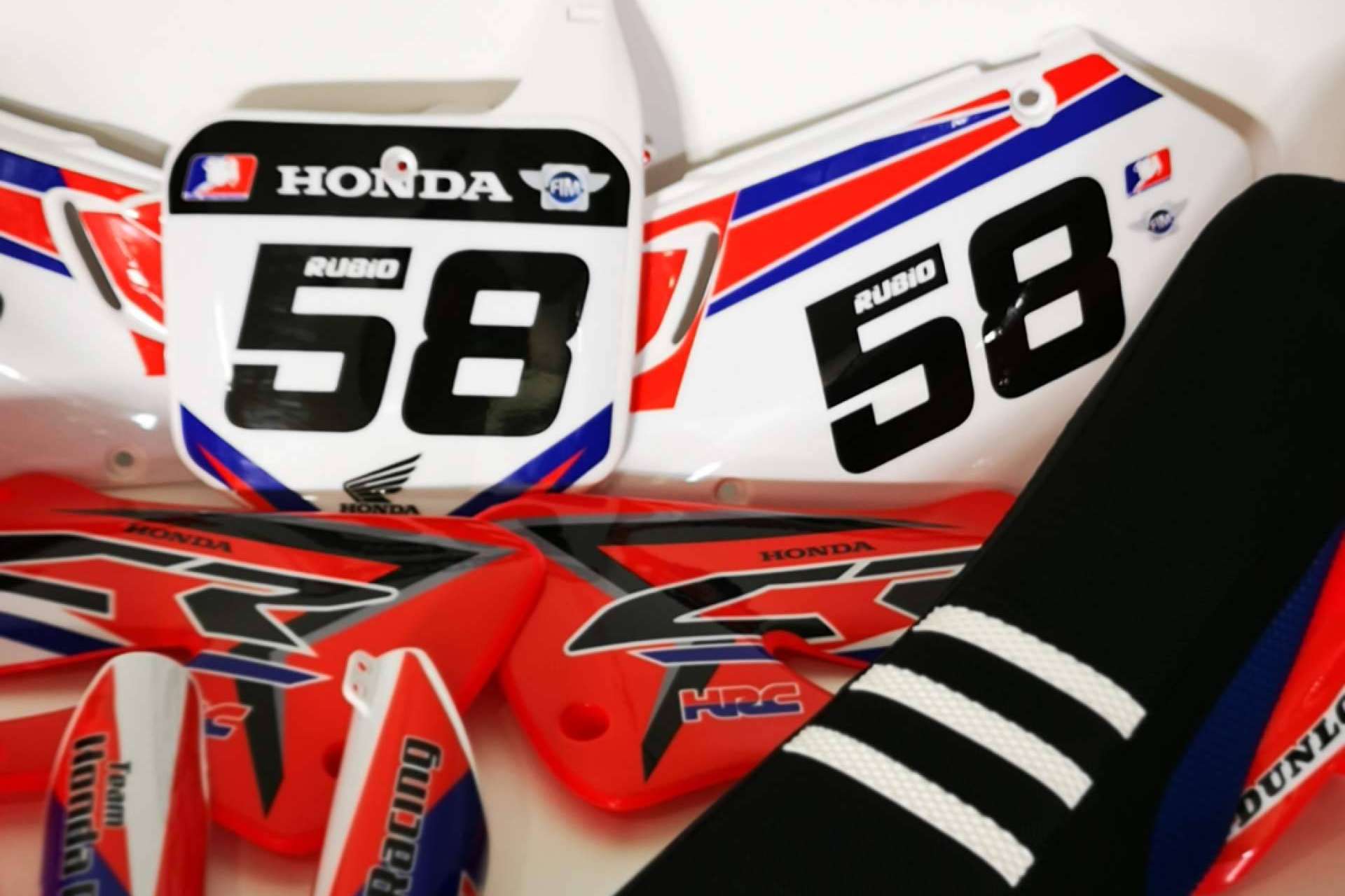 ADHESIVOSEMBARRADOS, referente en plásticos y adhesivos para personalizar motos de cross