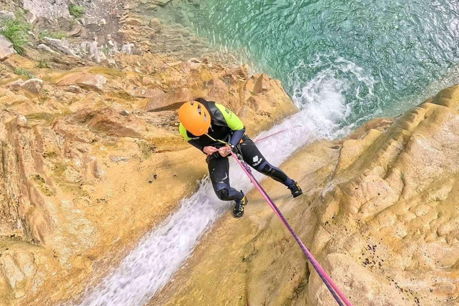 Pirineos; Barranquismo en Jaca y Vía Ferrata Sorrosal, ¡Aventura Deportiva de Verano!