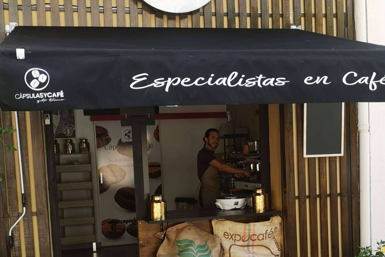 Cápsulas y Café ofrece café de Orígenes 100% arábica en grano y cápsulas para todos los sectores