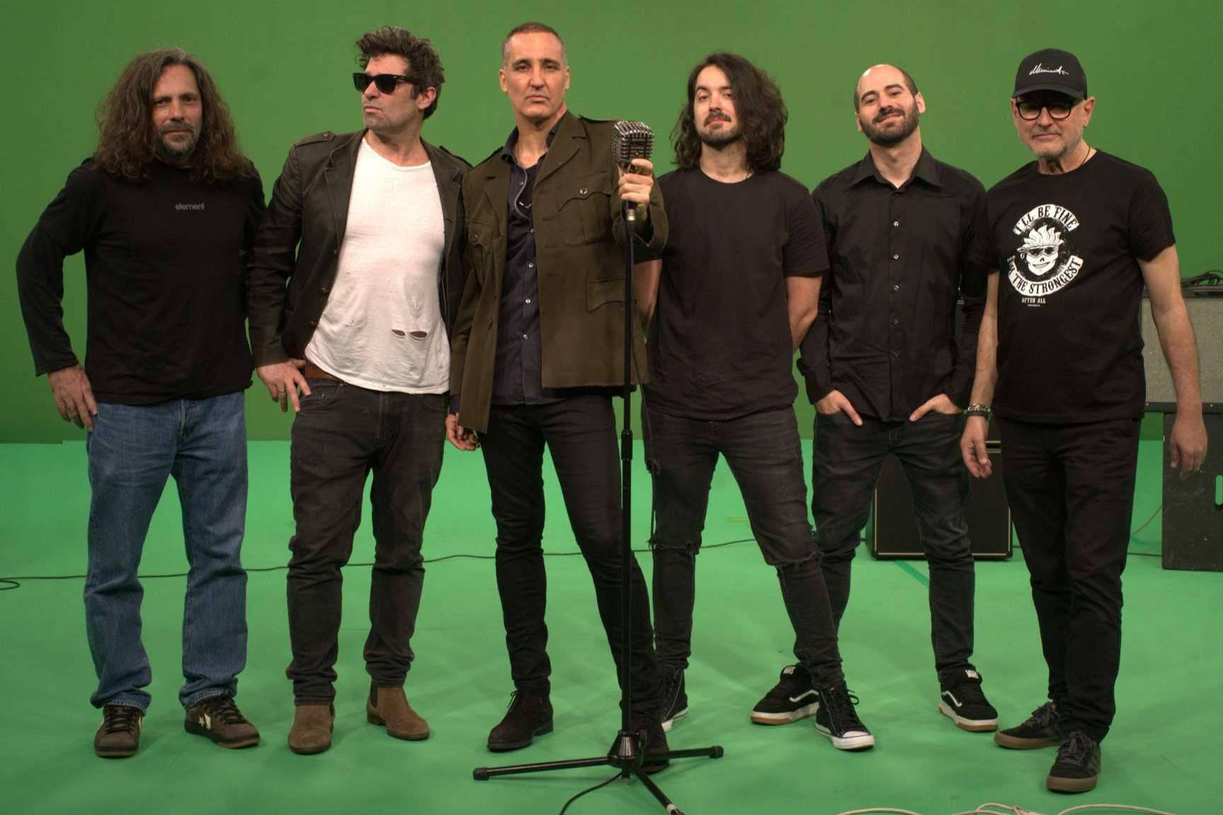 No dejes de ver el impresionante video con estética neoclásica y atmósfera Rock