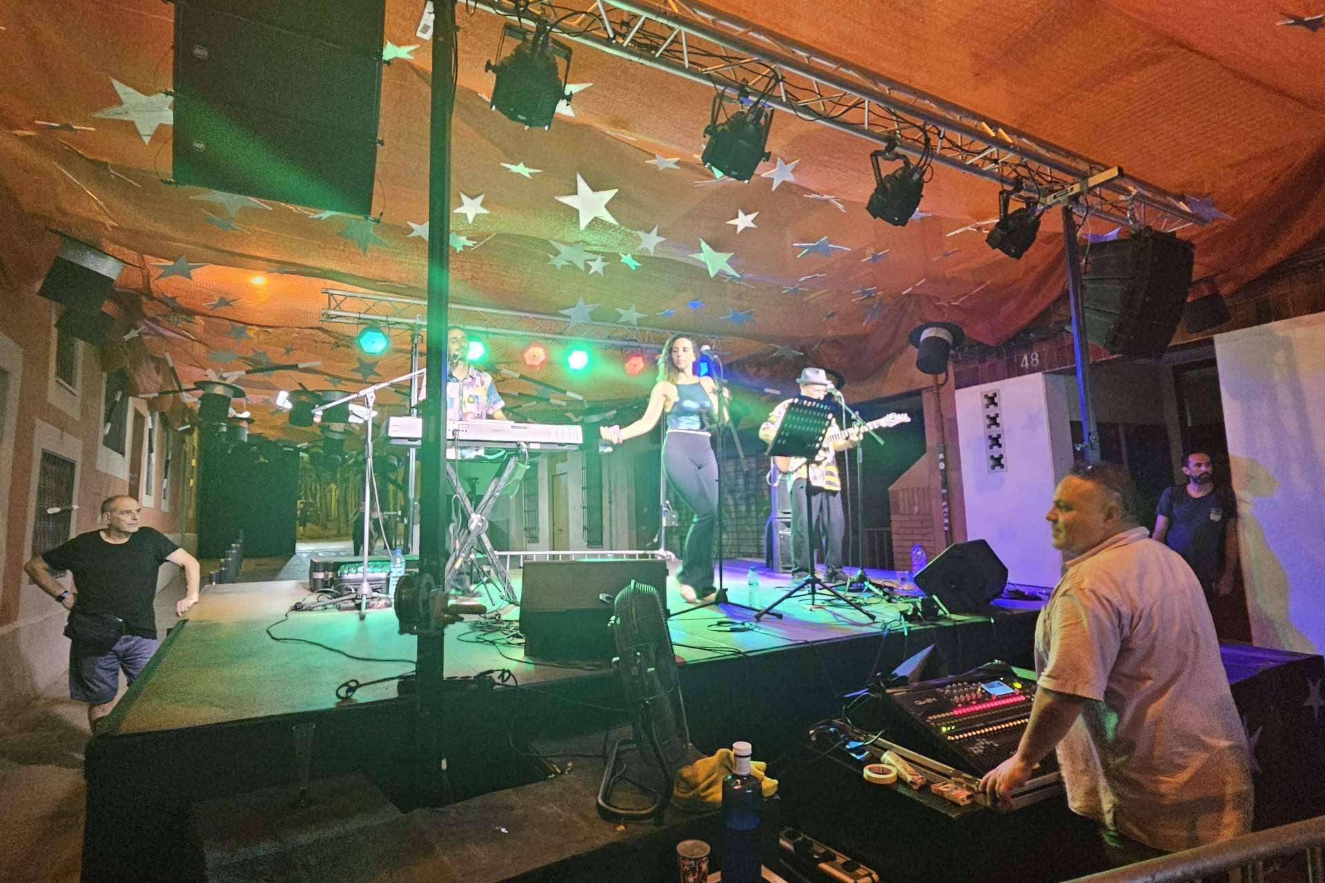 El sonido de las fiestas de Gràcia y Sants en Barcelona corre a cargo de ASB Audiovisuals y su alquiler de equipos