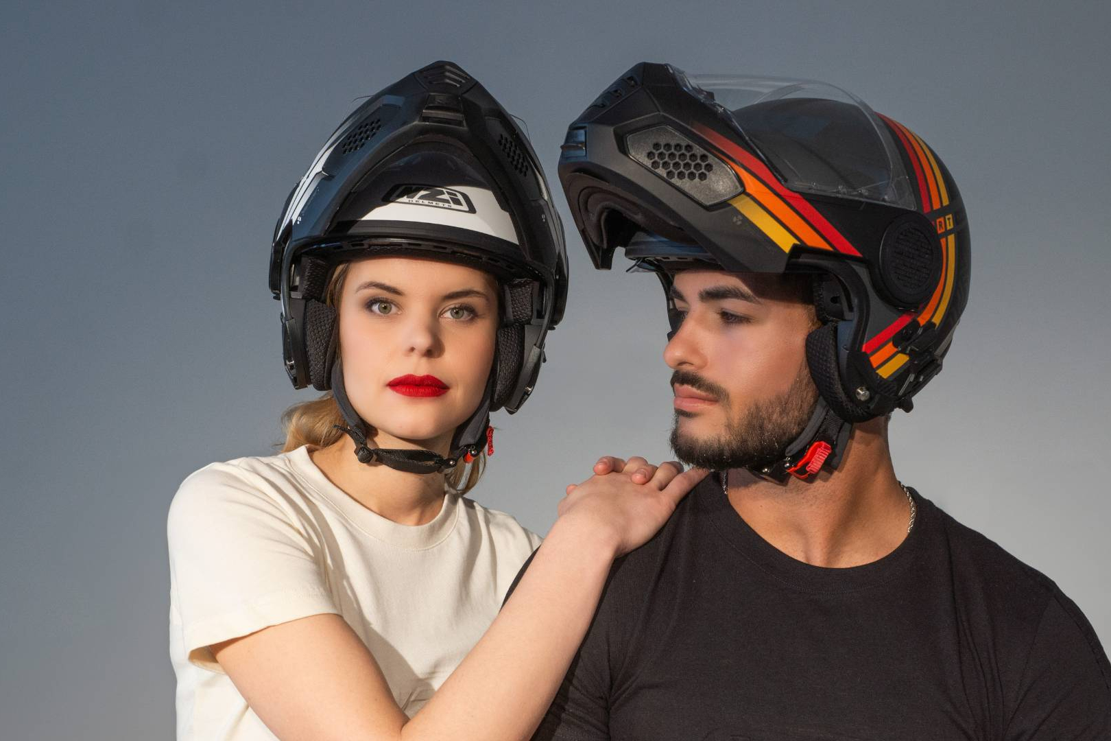 NZI presenta Minimod Duo Mist Retardant, el nuevo casco integral abatible más pequeño del mercado