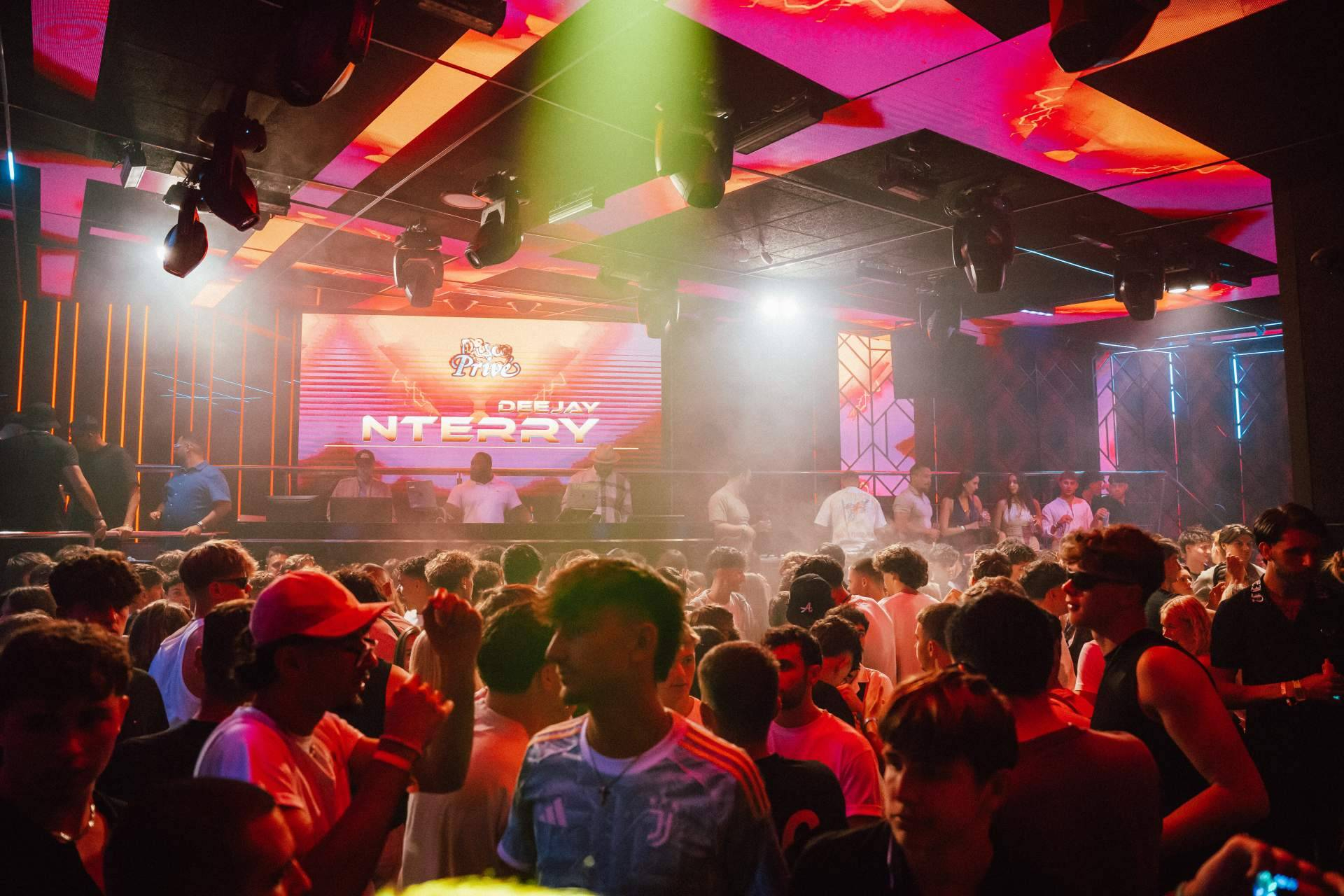 La élite musical internacional elige Disco Privé para transformar las noches de Lloret de Mar